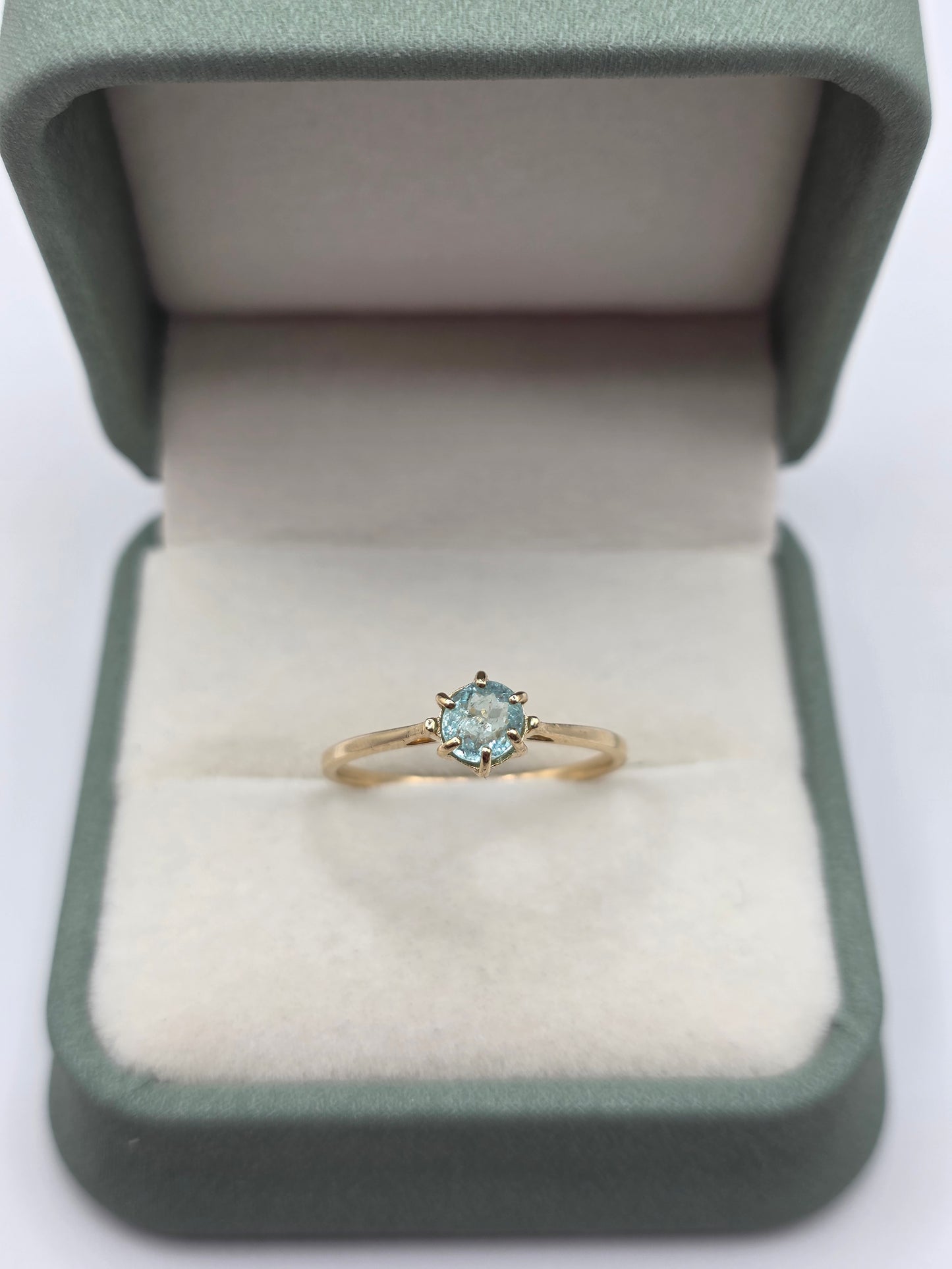 9ct gold aquamarine ring