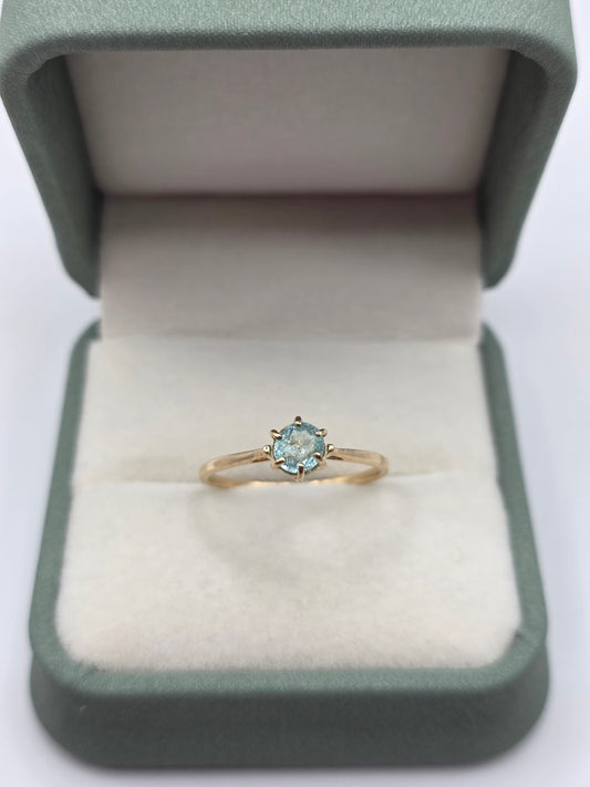 9ct gold aquamarine ring