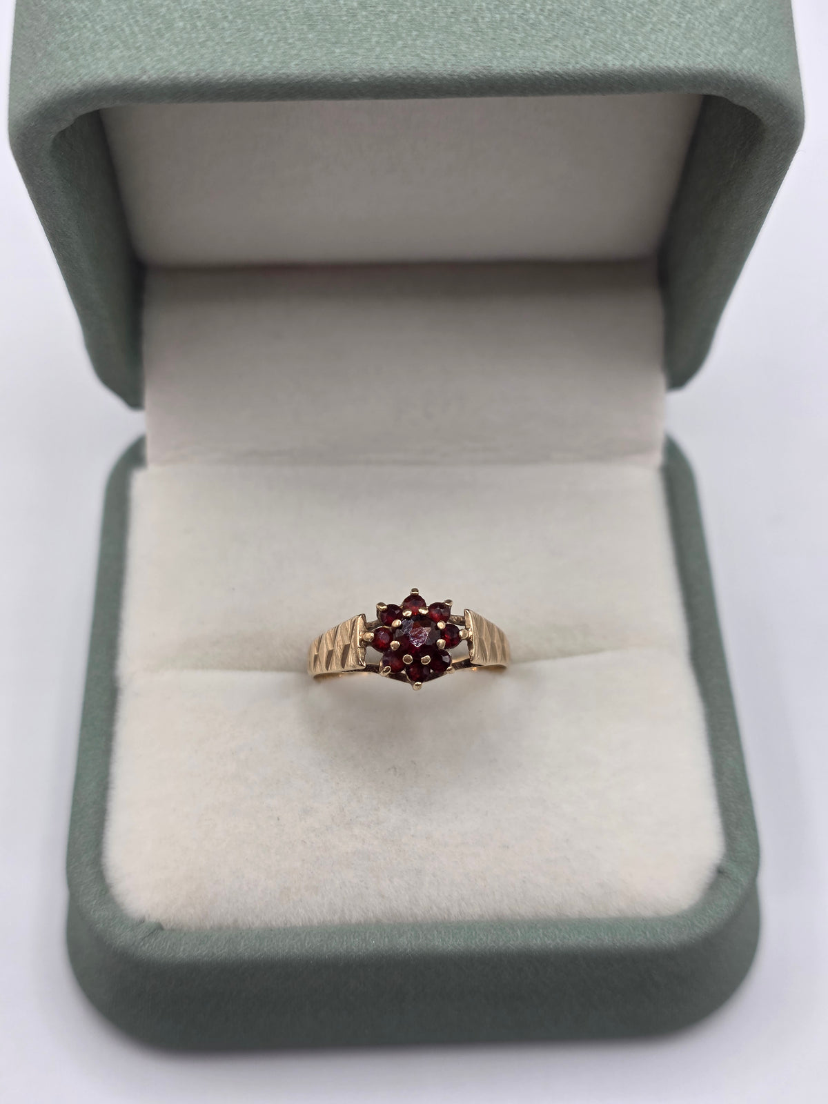 Vintage 9ct gold garnet ring