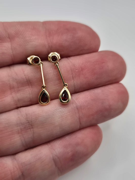 9ct gold garnet earrings