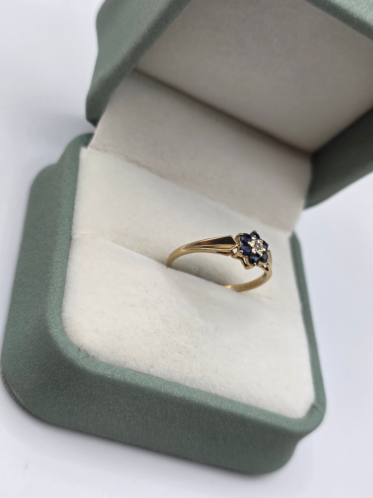 9ct gold sapphire and diamond ring