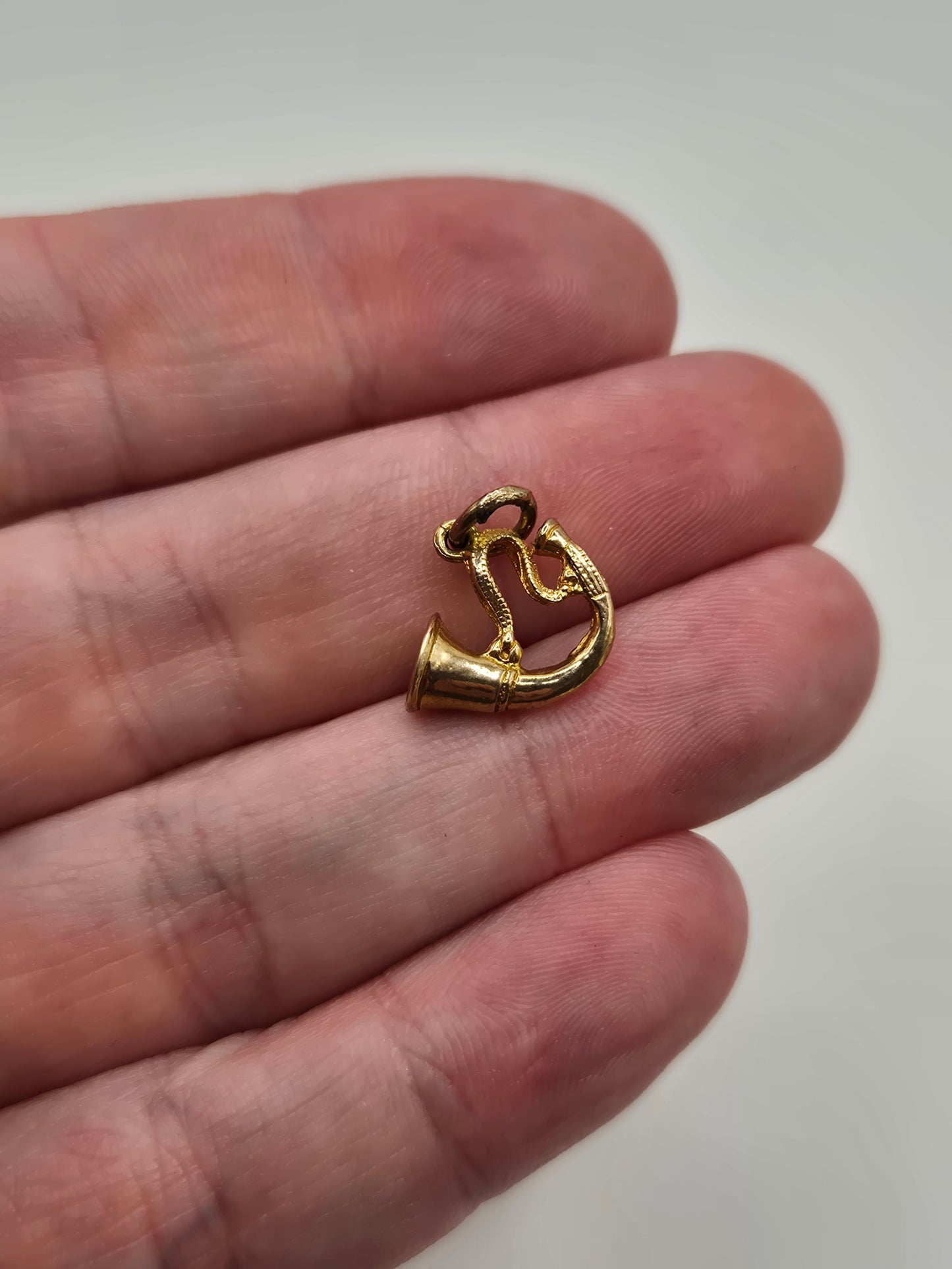 9ct gold french horn charm