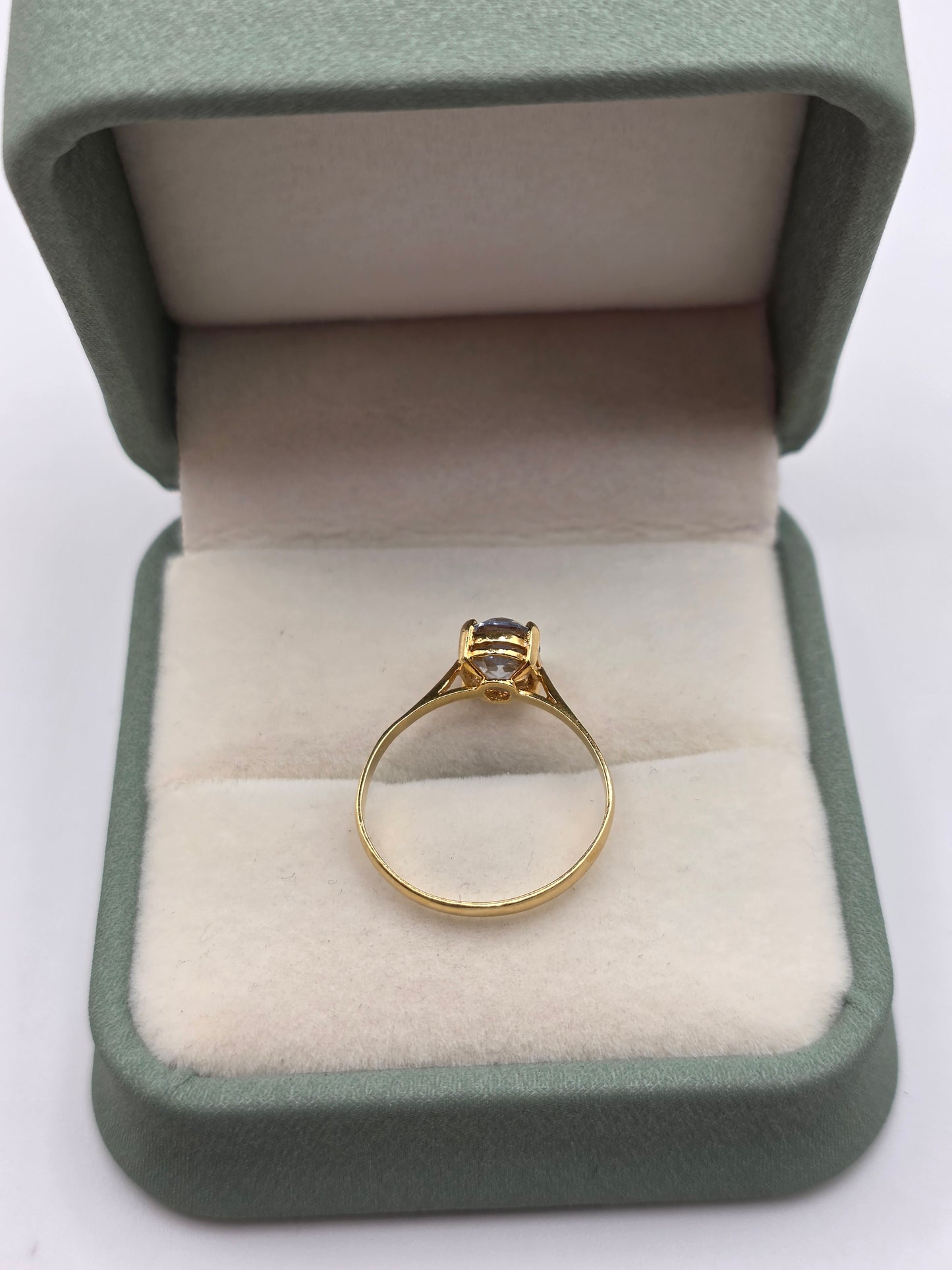 9ct gold aquamarine ring