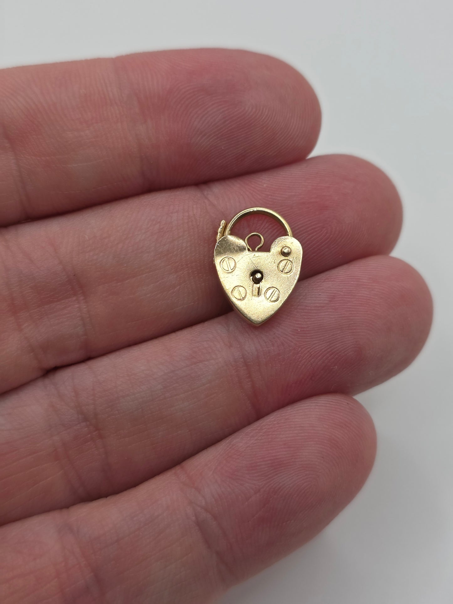 9ct gold padlock 47