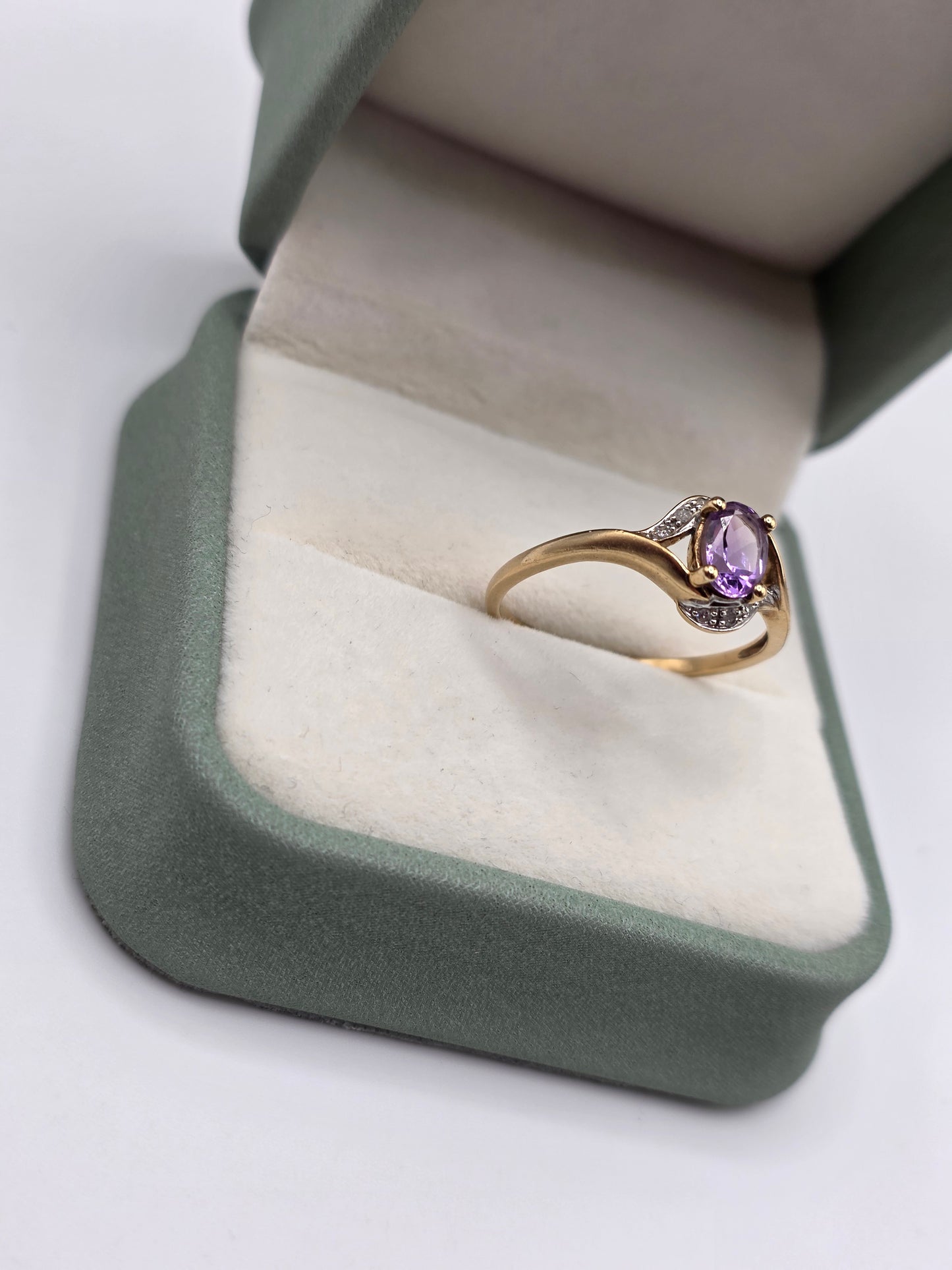 9ct gold amethyst and diamond ring