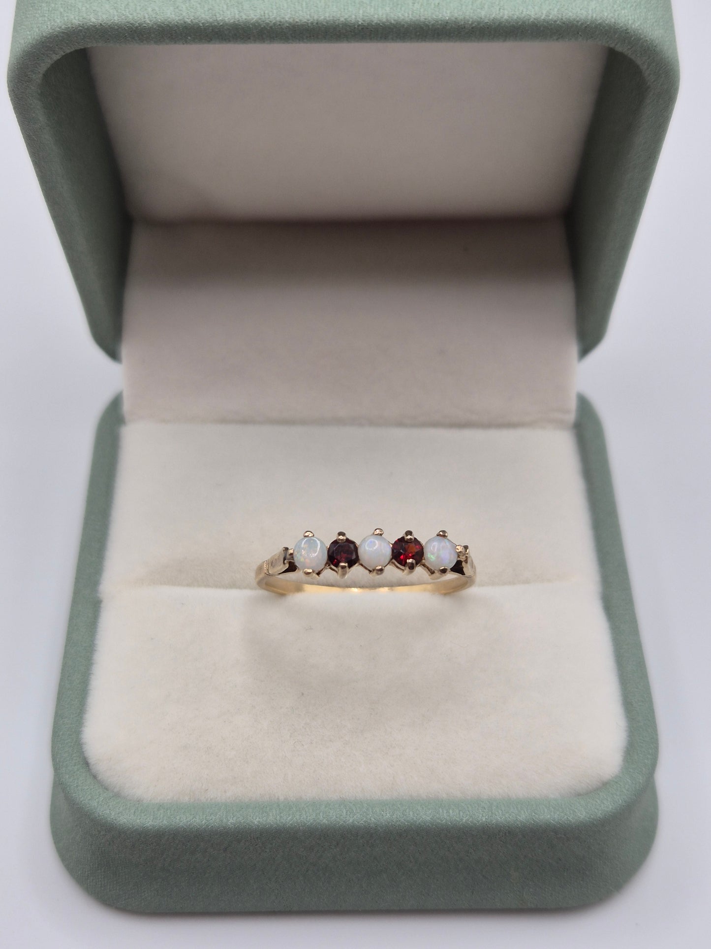 9ct gold opal and garnet ring