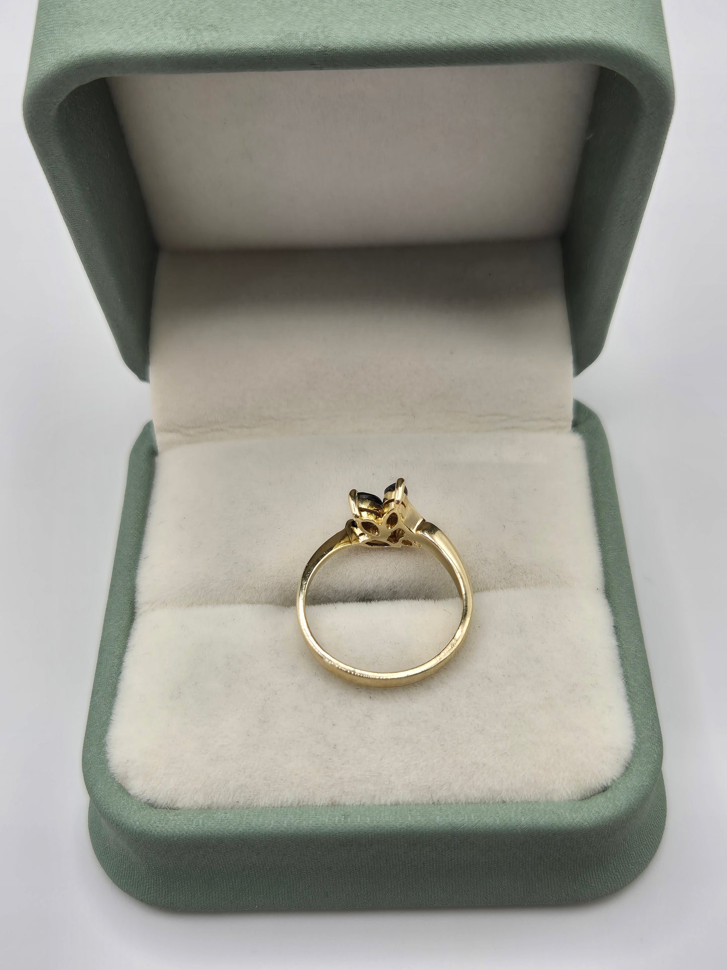 9ct gold sapphire and diamond ring