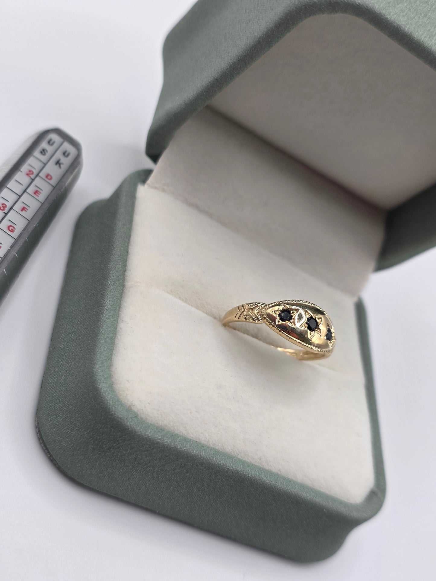 9ct gold sapphire gypsy ring