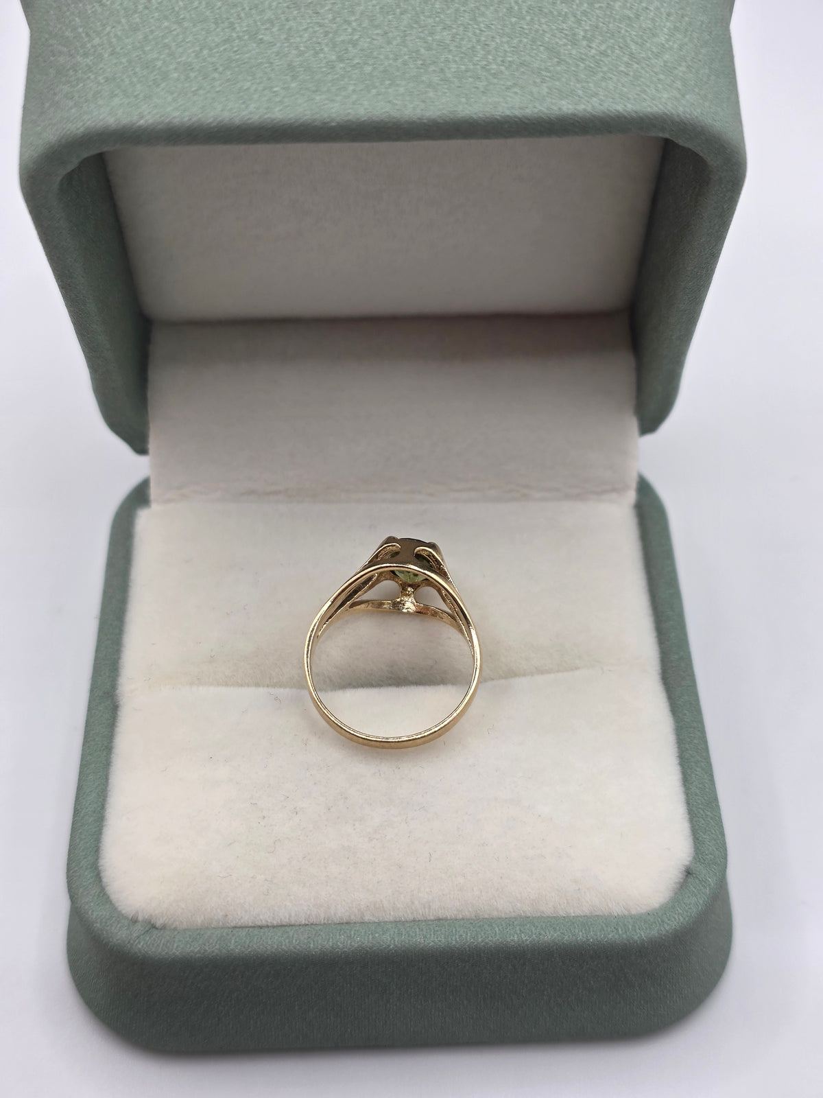 9ct gold peridot ring