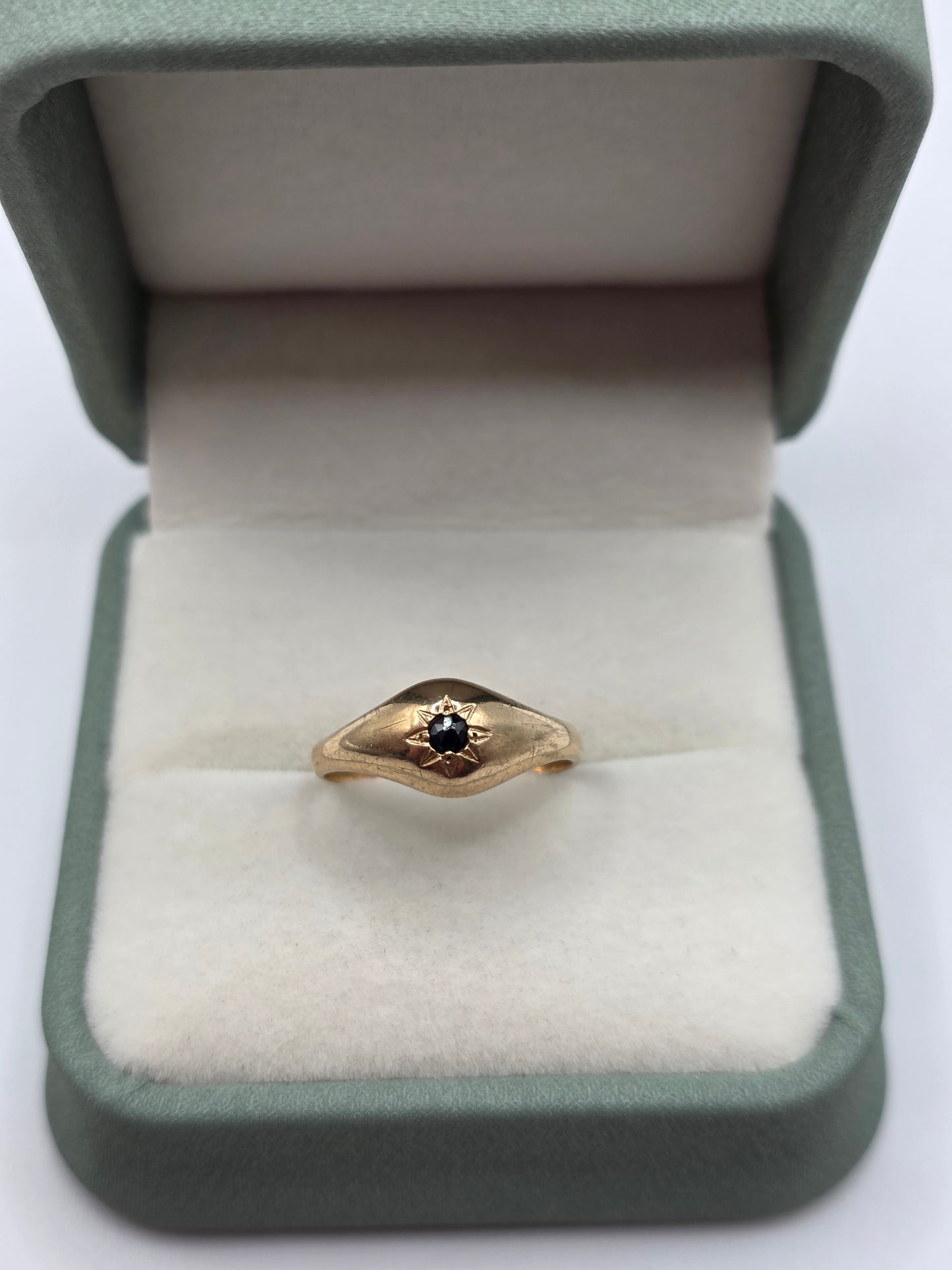 9ct gold star sapphire gypsy ring