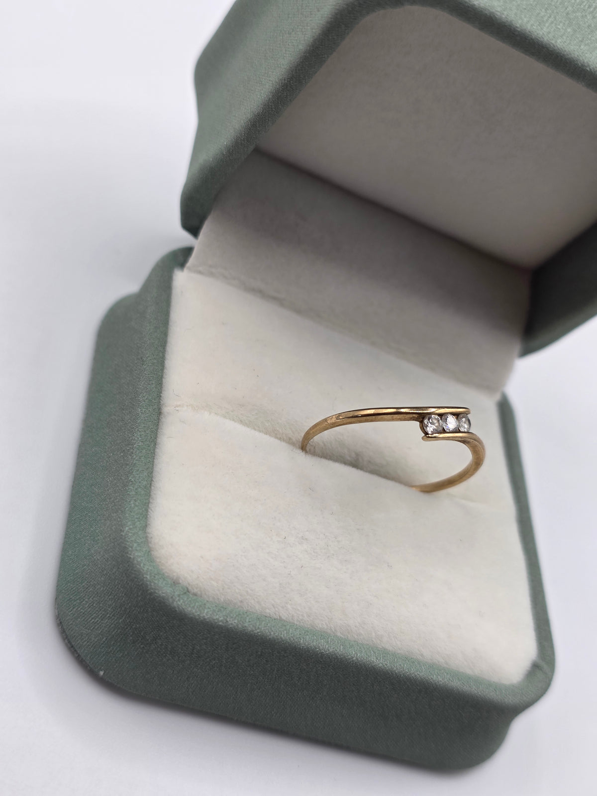 9ct gold cz ring