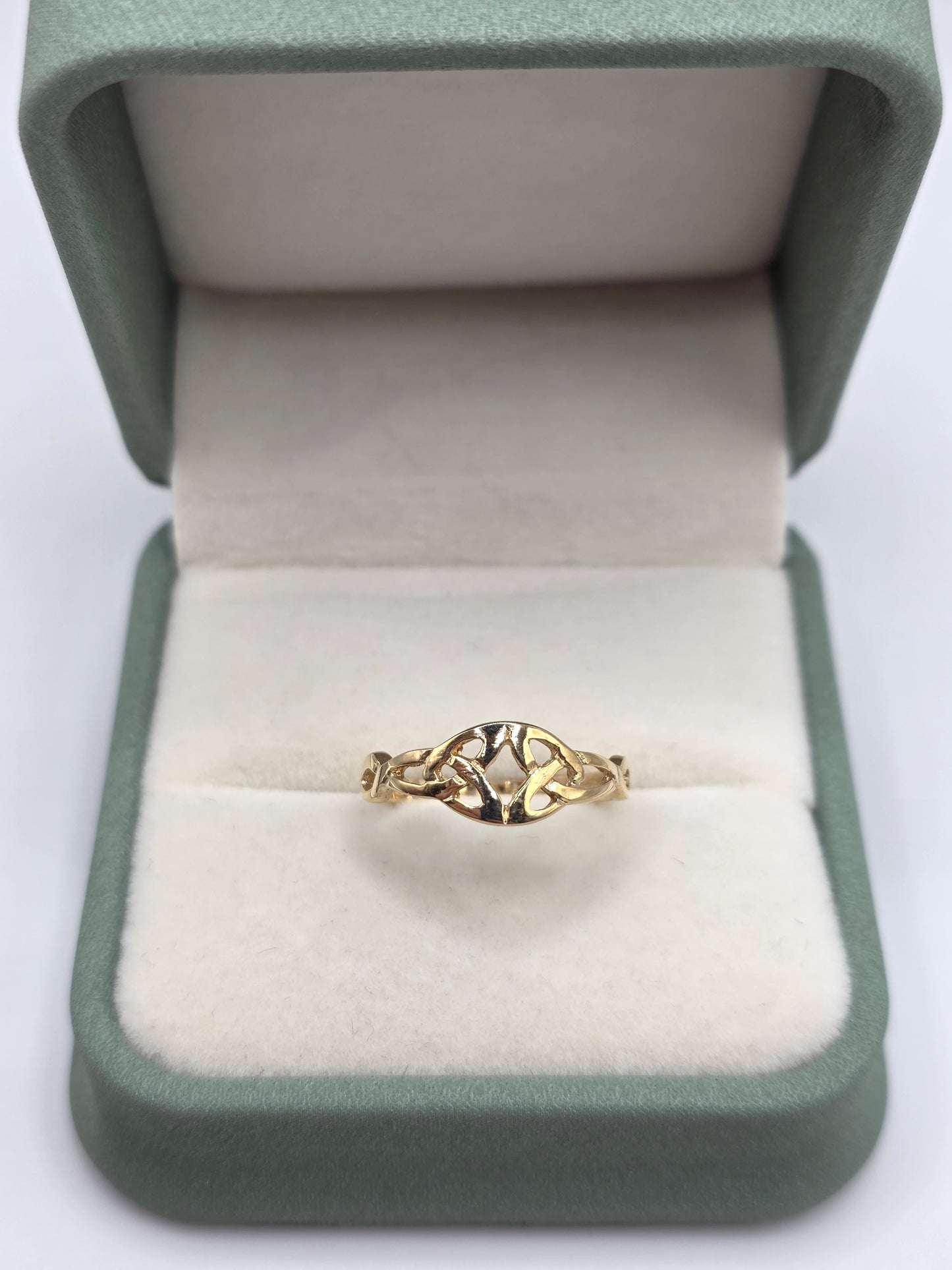 9ct gold celtic ring