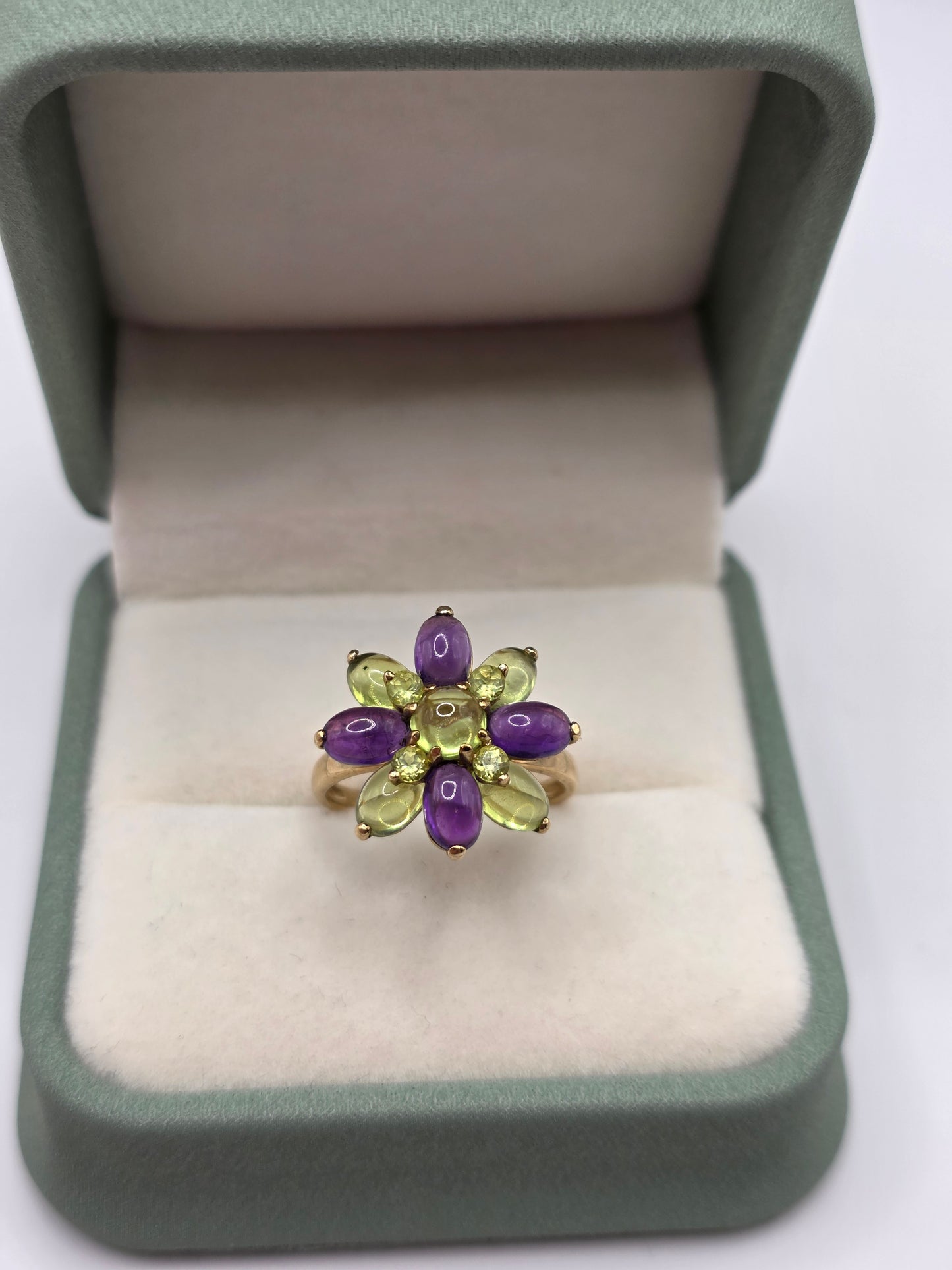 9ct gold cabachon amethyst and peridot ring