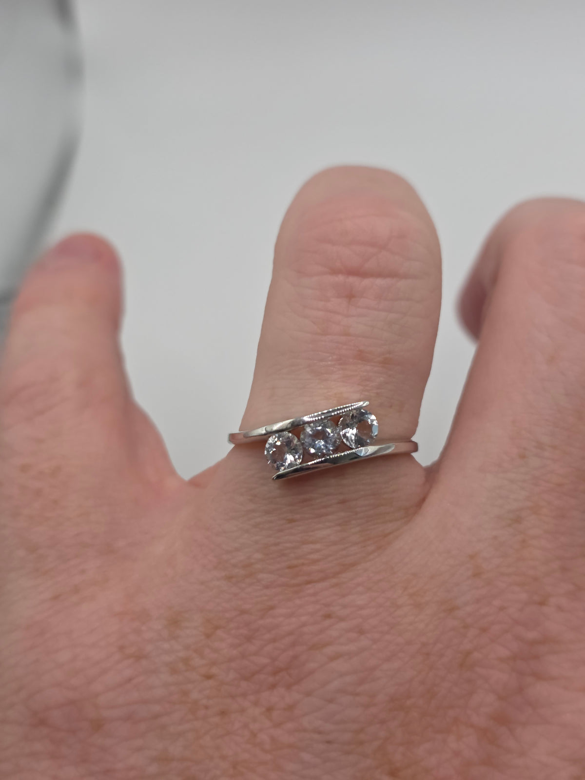 9ct white gold cz ring