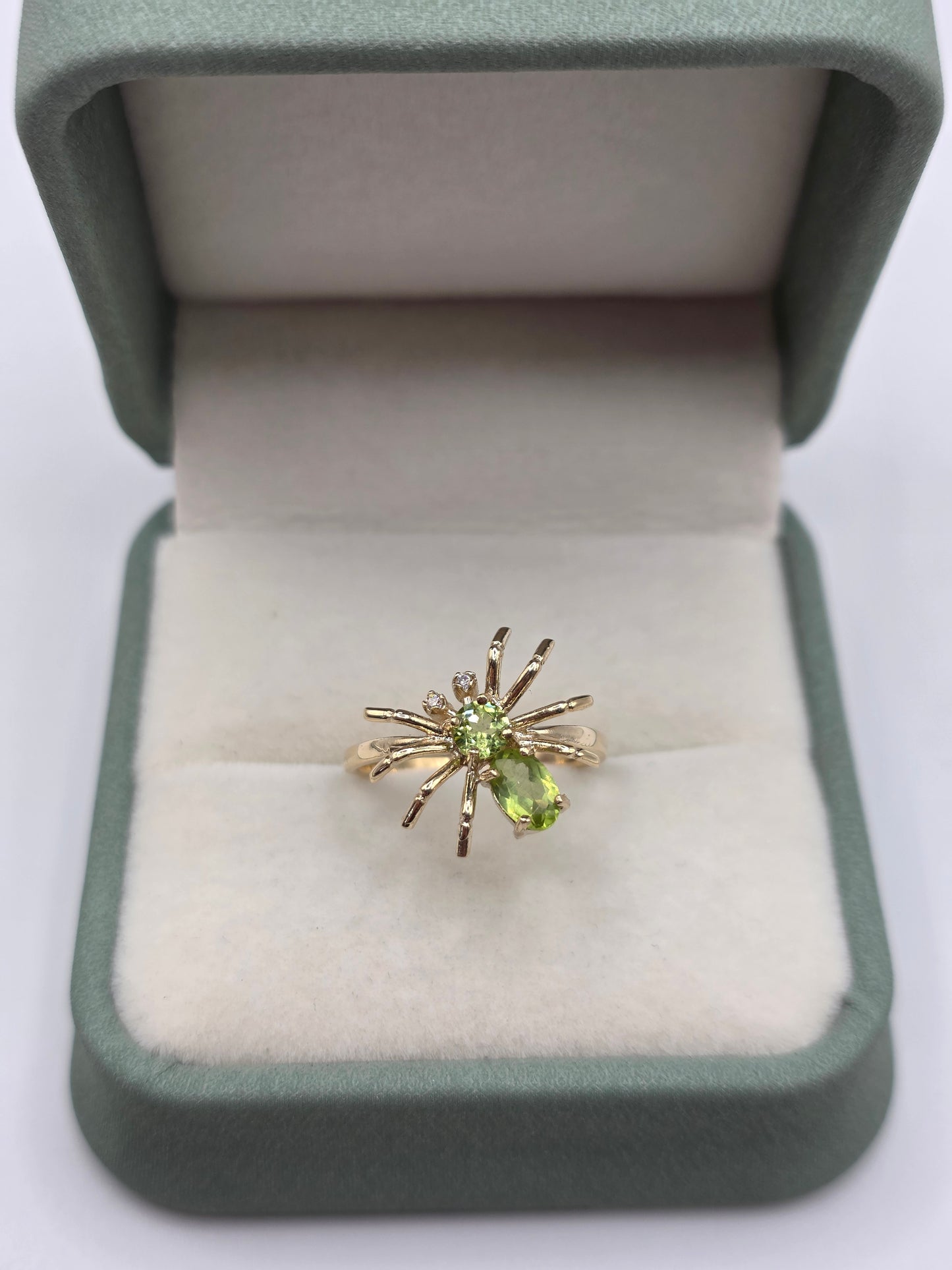 9ct gold peridot and diamond spider ring