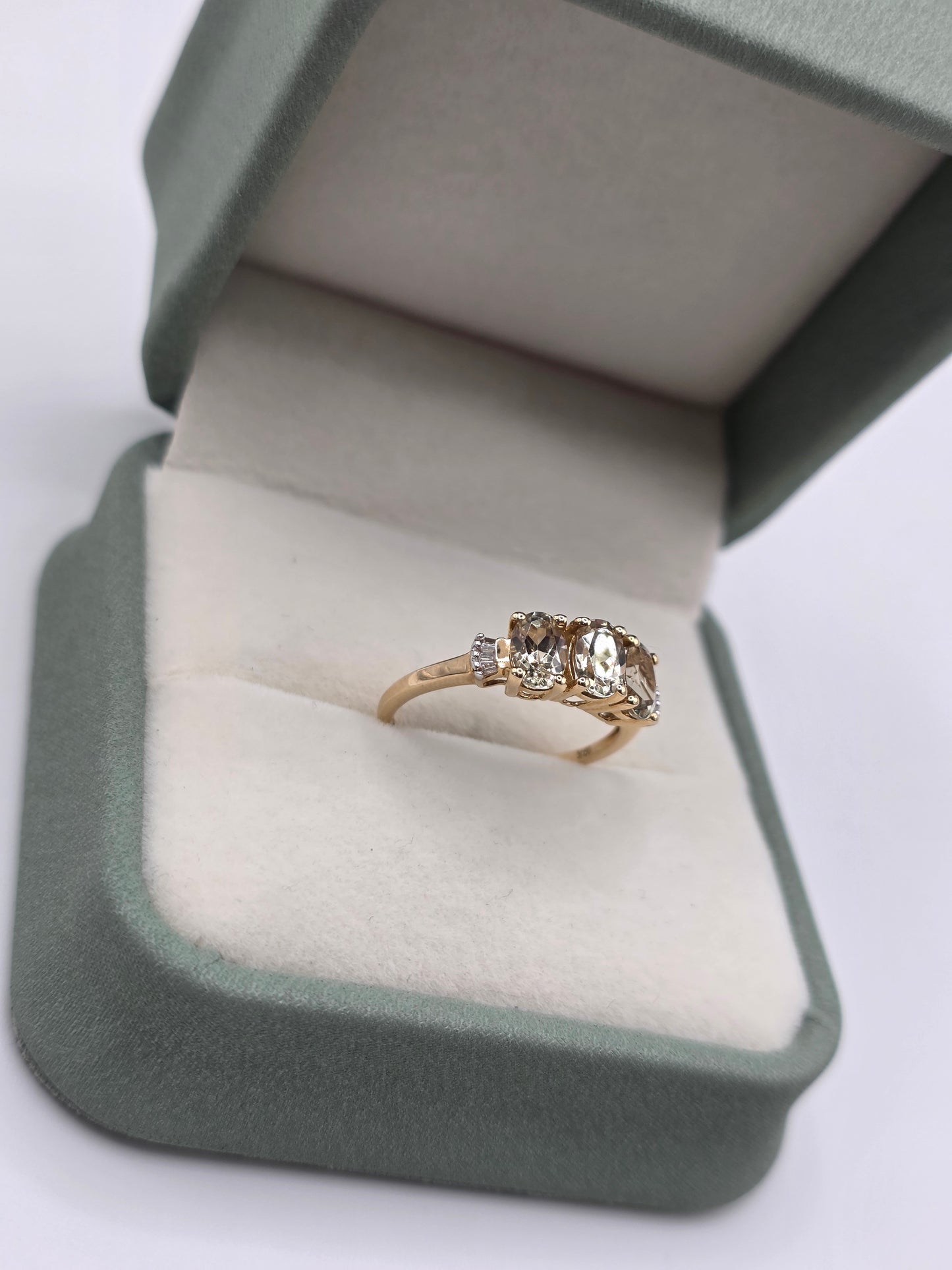 9ct gold spinel and diamond ring