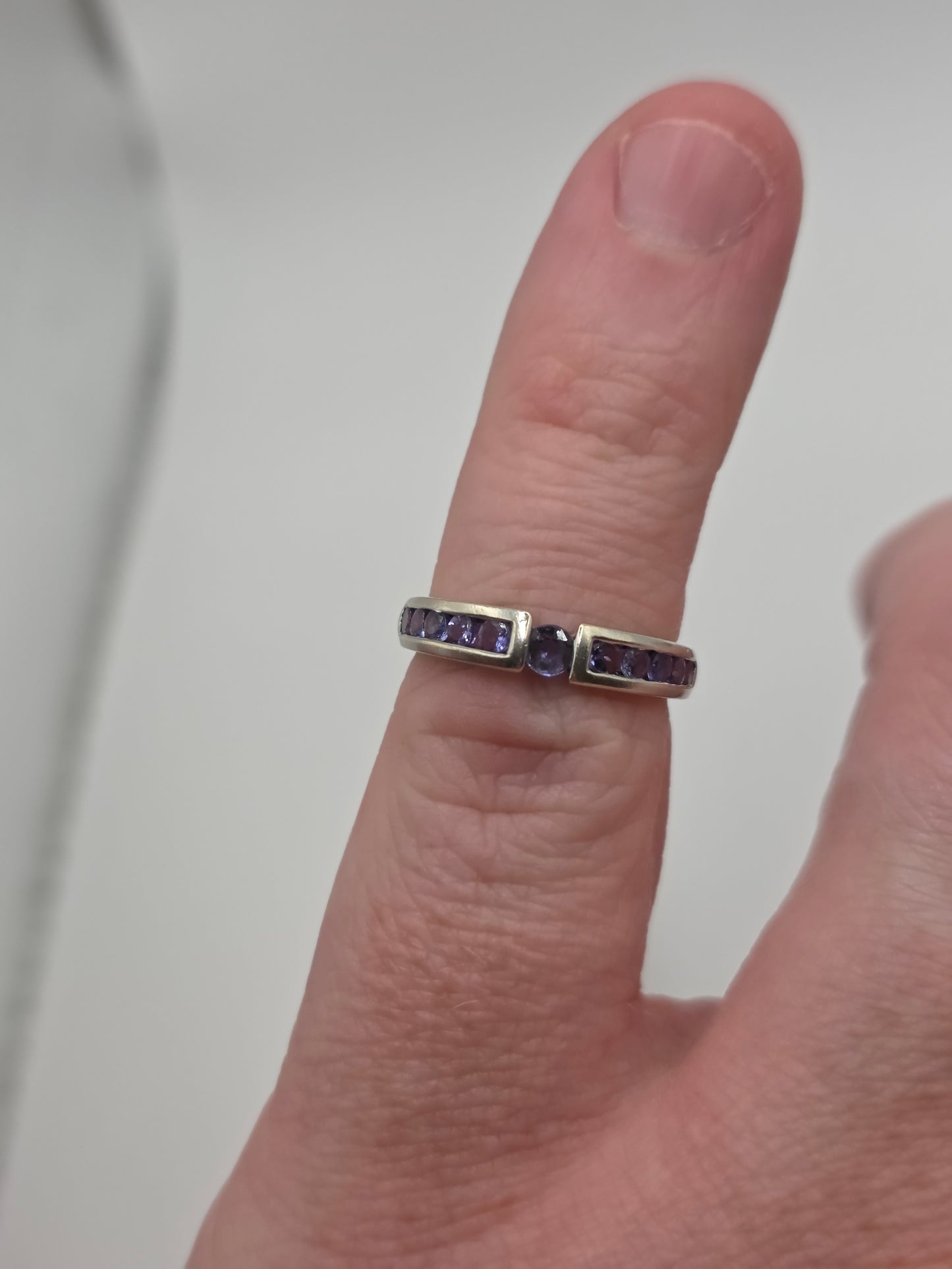 9ct white gold tanzanite ring