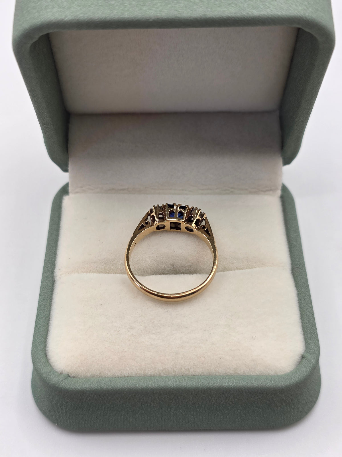 9ct gold synthetic sapphire ring