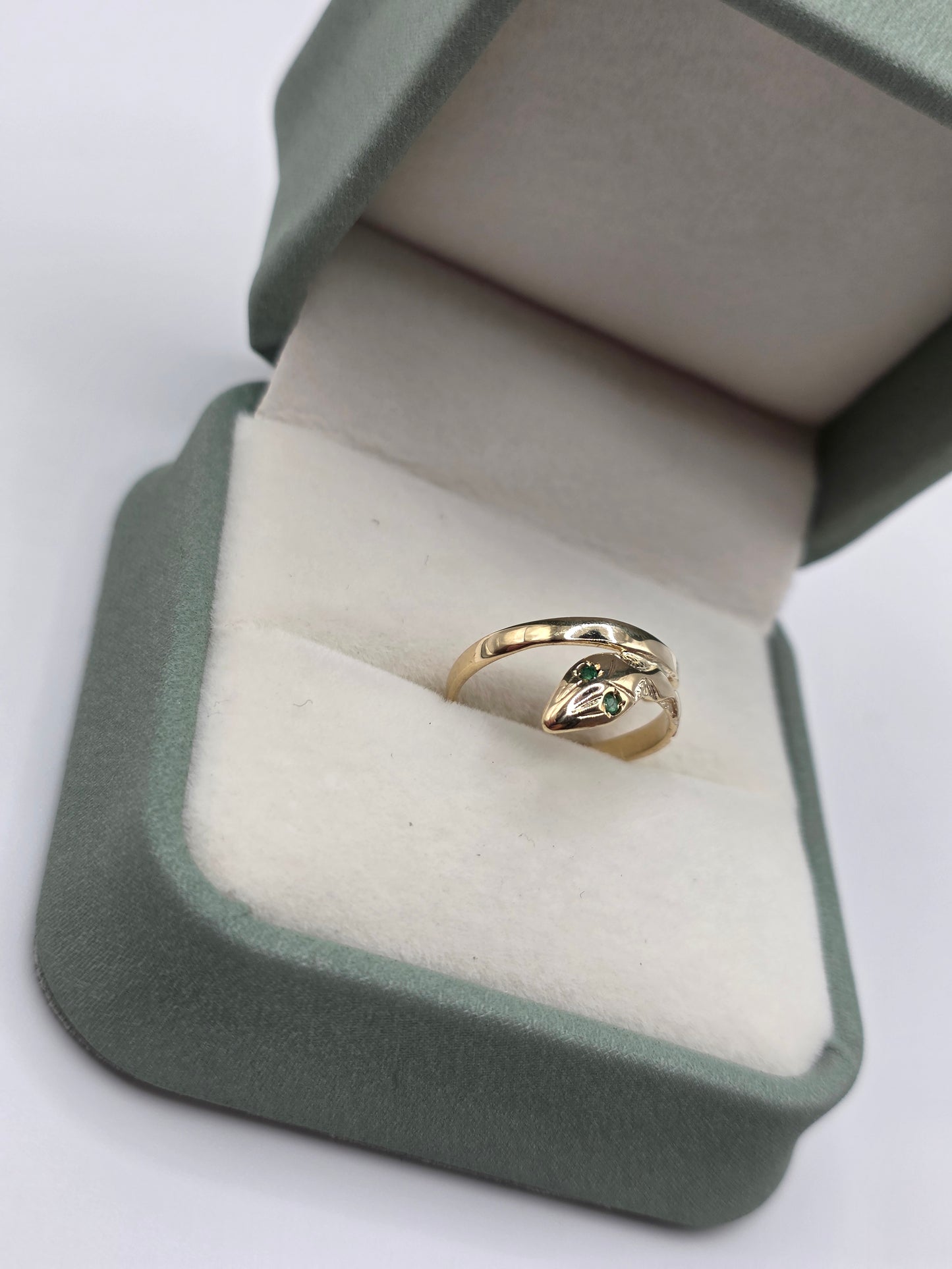9ct gold emerald snake ring