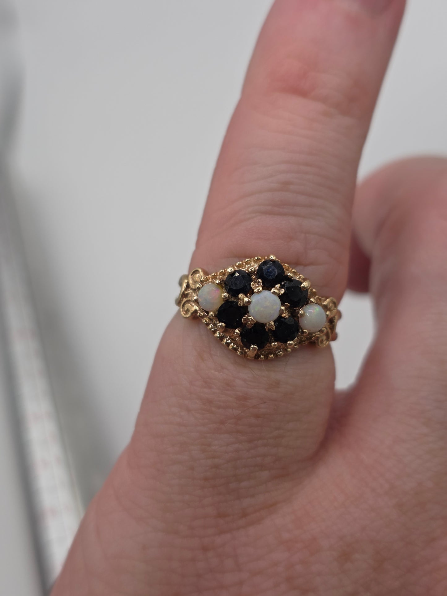 9ct gold opal and sapphire ring