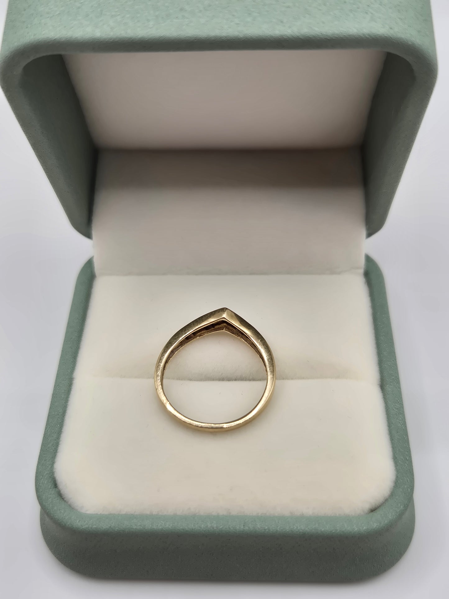 9ct gold amethyst and diamond wishbone ring