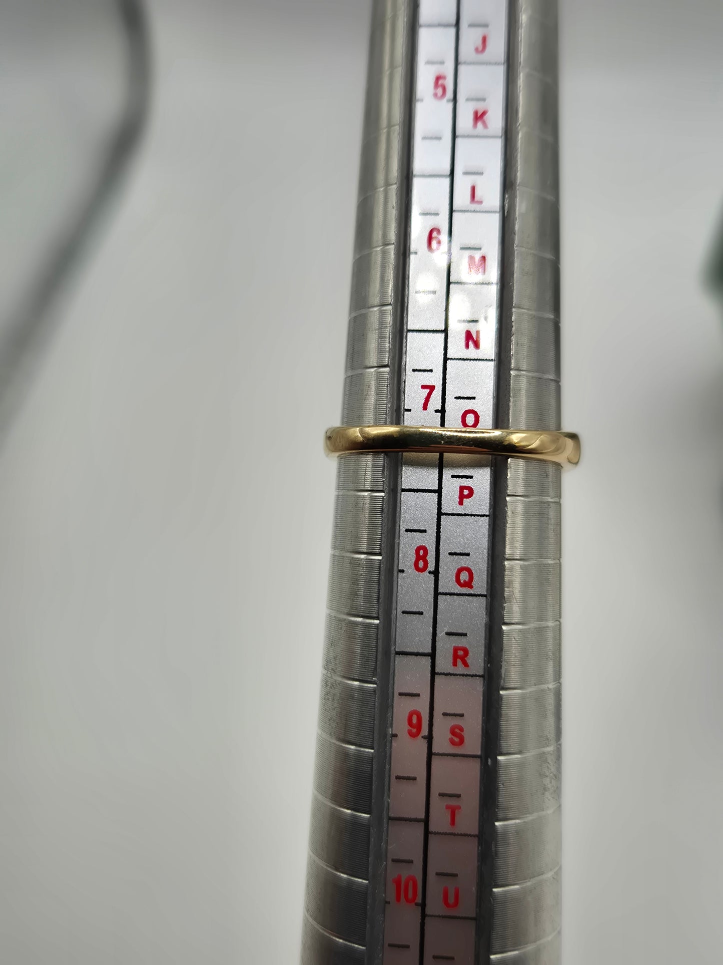 9ct gold emerald and diamond ring