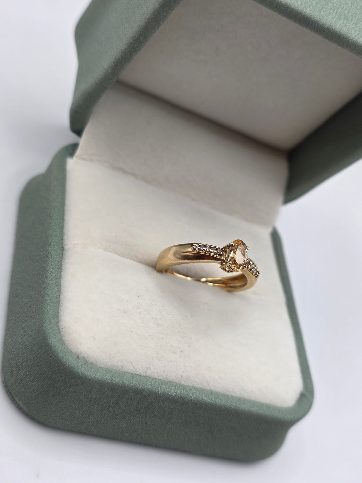 9ct gold quartz and diamond ring