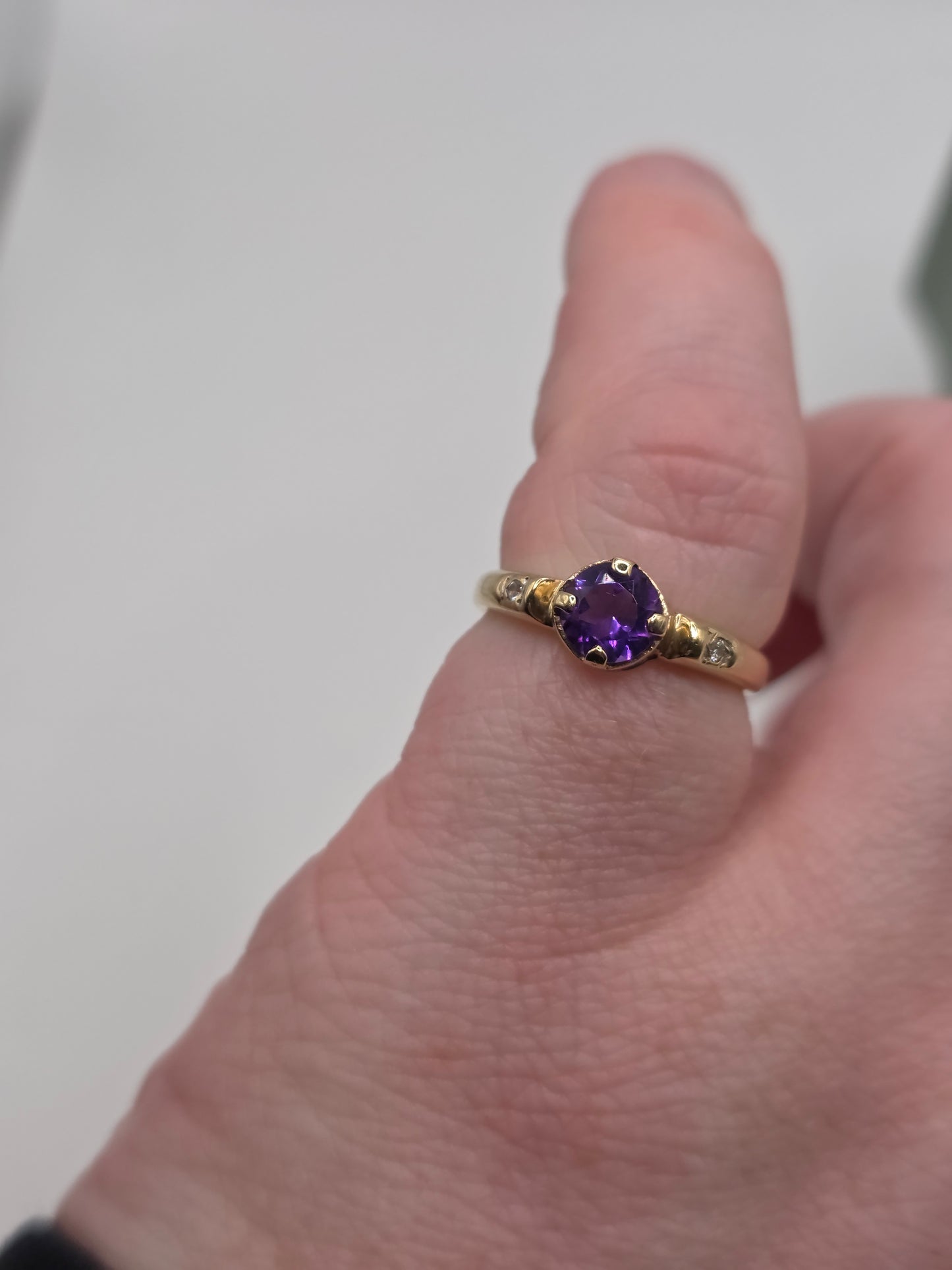 9ct gold amethyst and diamond ring