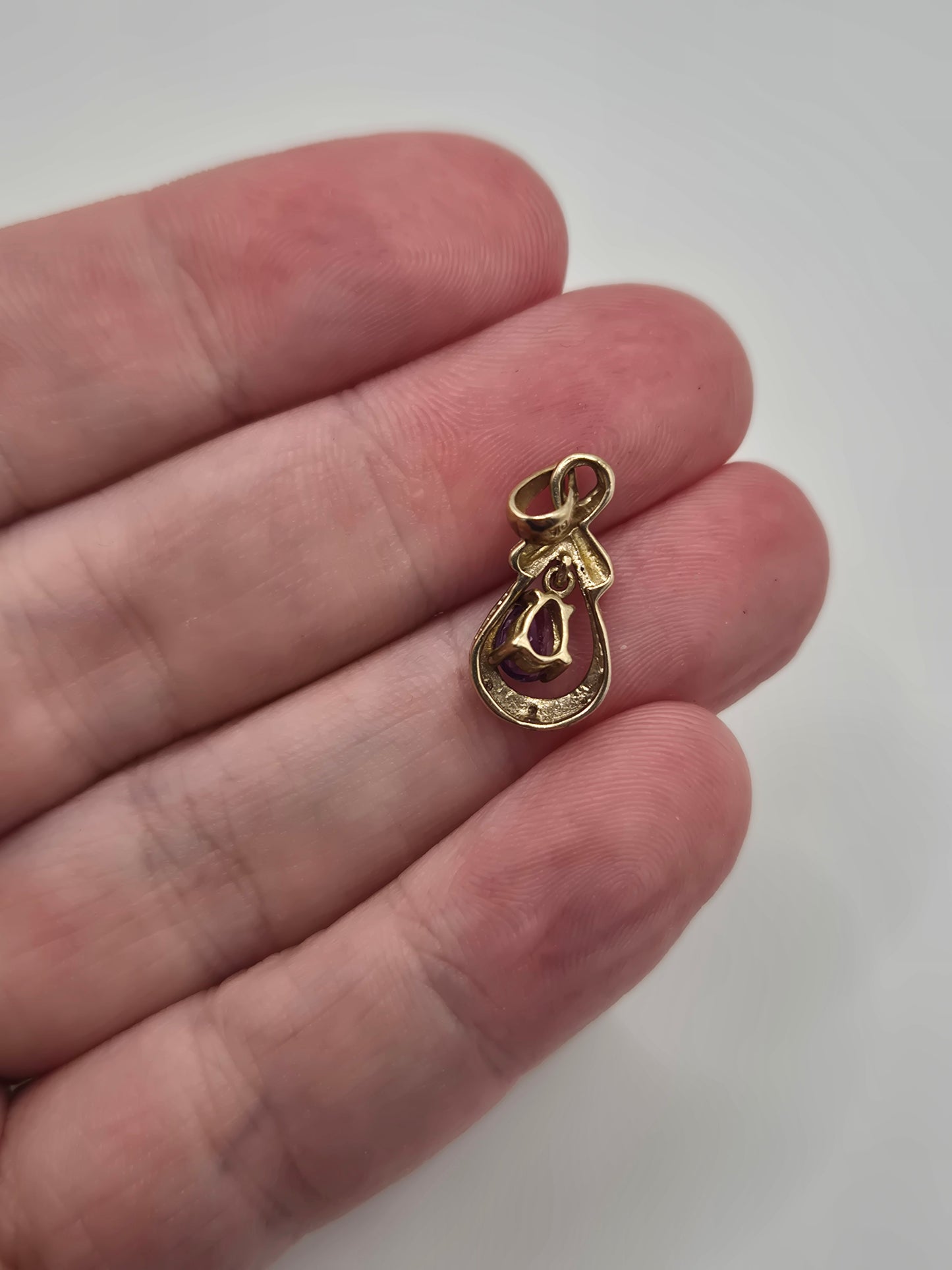 9ct gold amethyst and diamond pendant