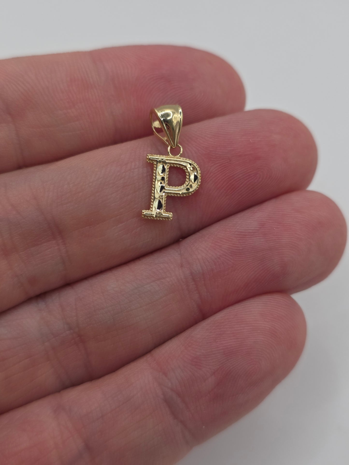 9ct gold initial P pendant