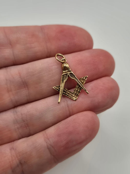 9ct gold masonic charm