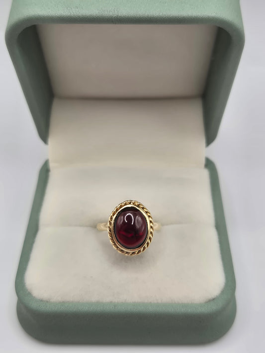 9ct gold cabochon garnet ring