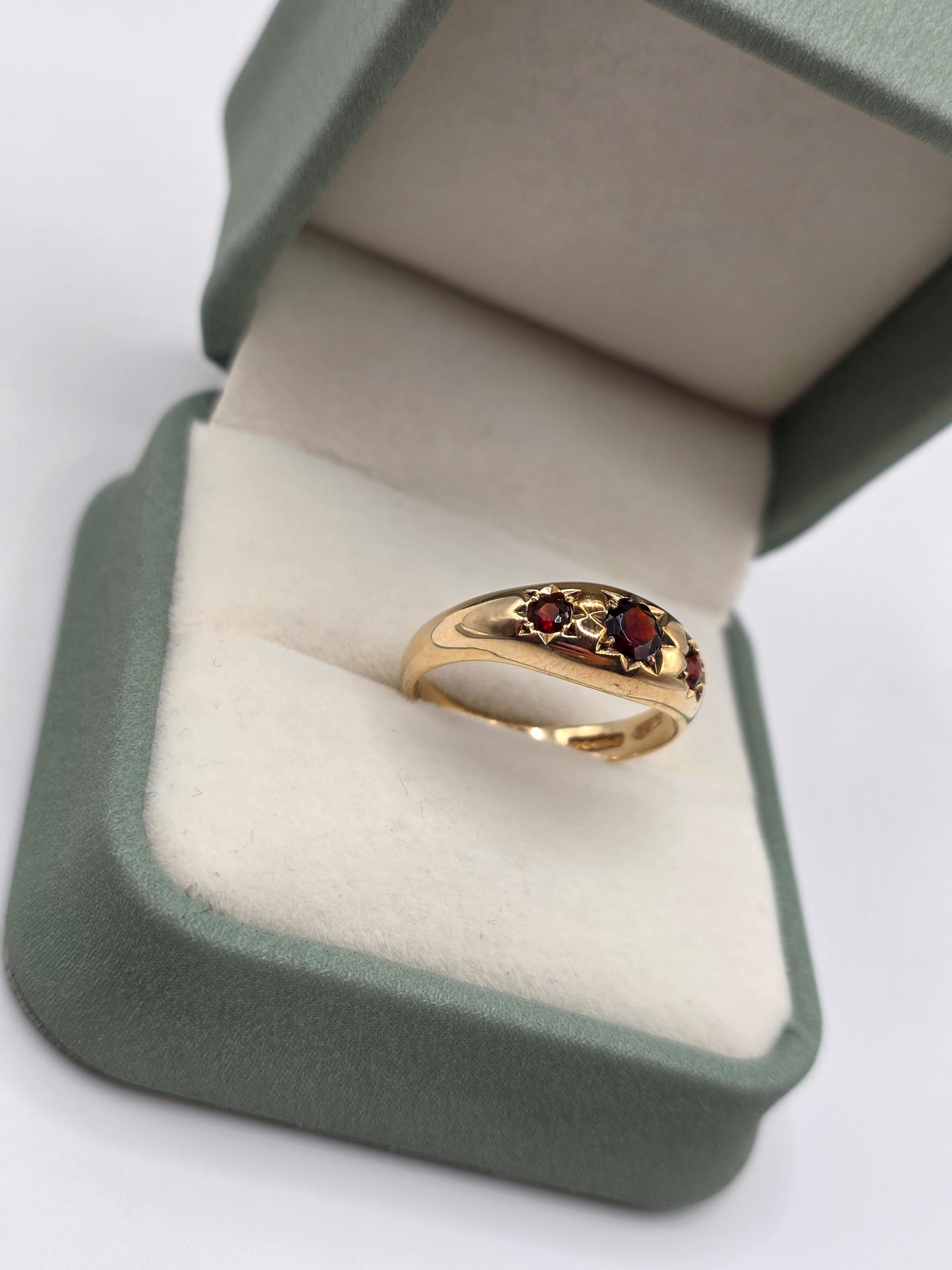 9ct gold garnet gypsy ring