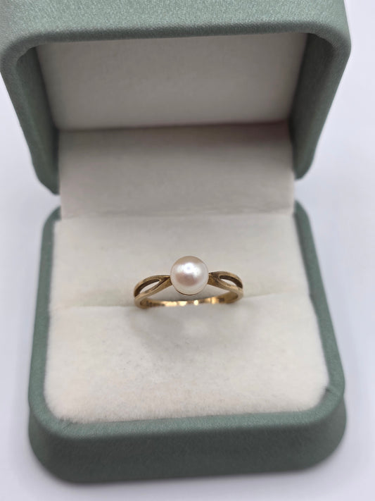 9ct gold pearl ring