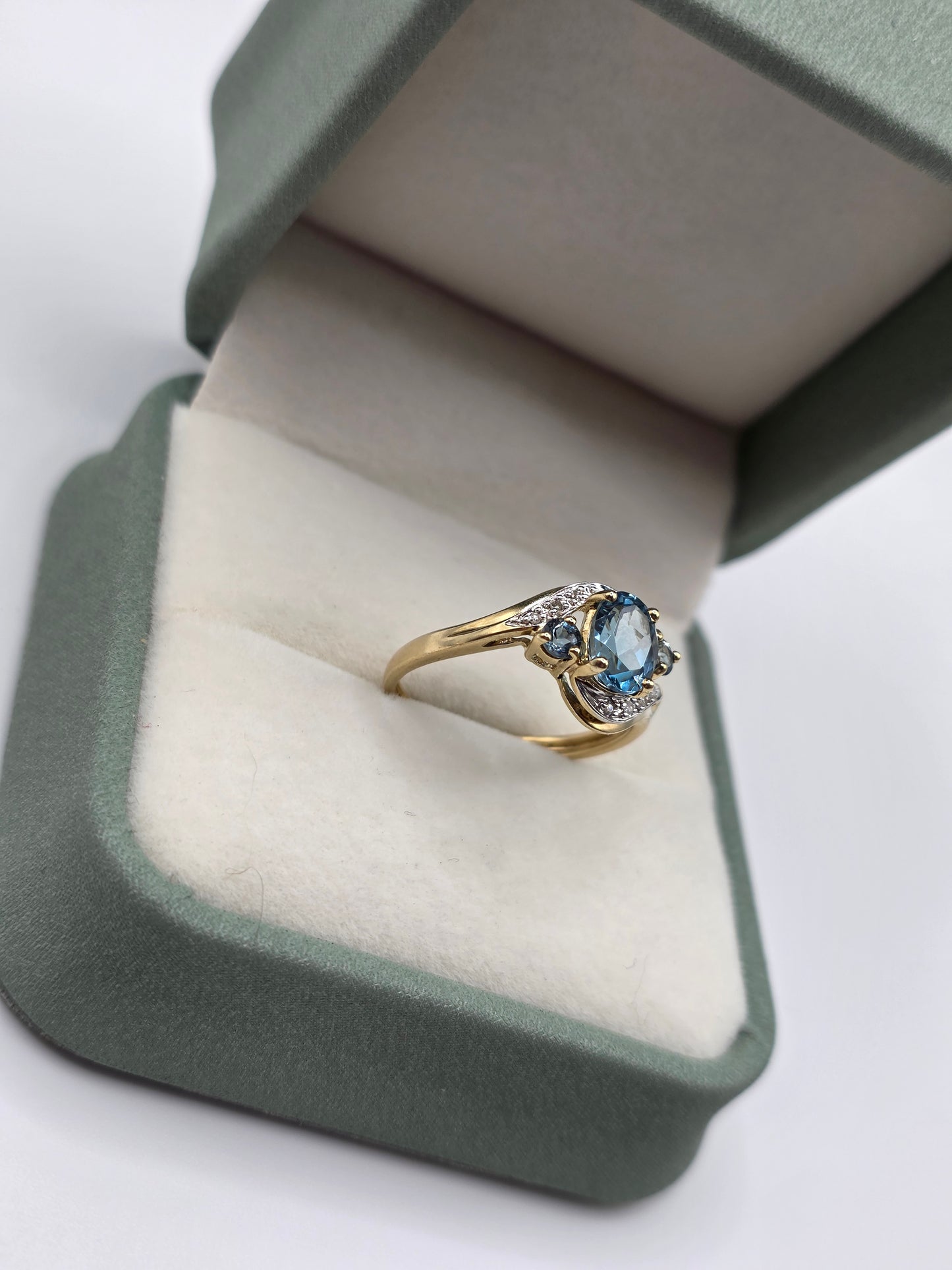 9ct gold blue topaz and diamond ring