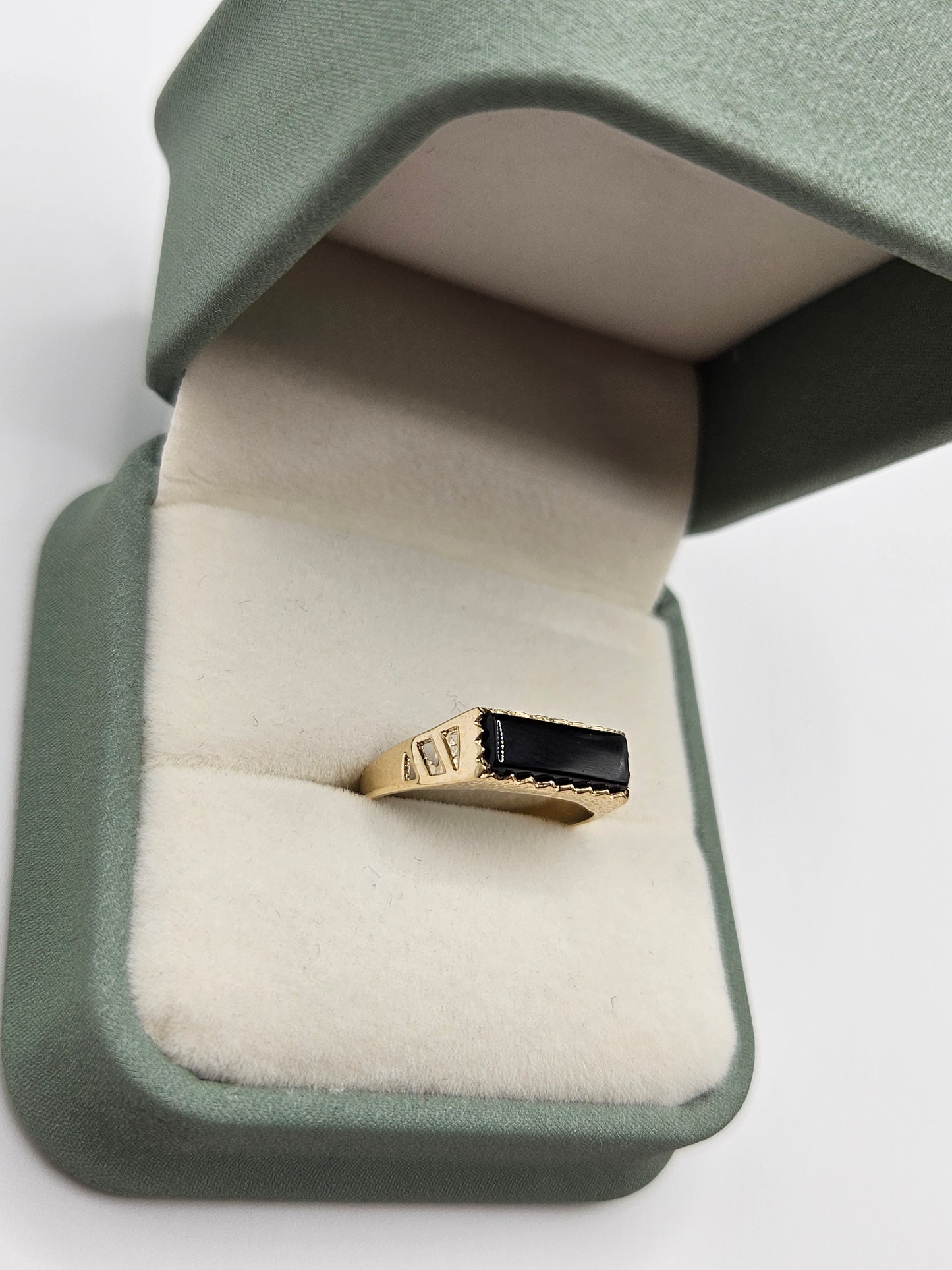 9ct gold onyx ring