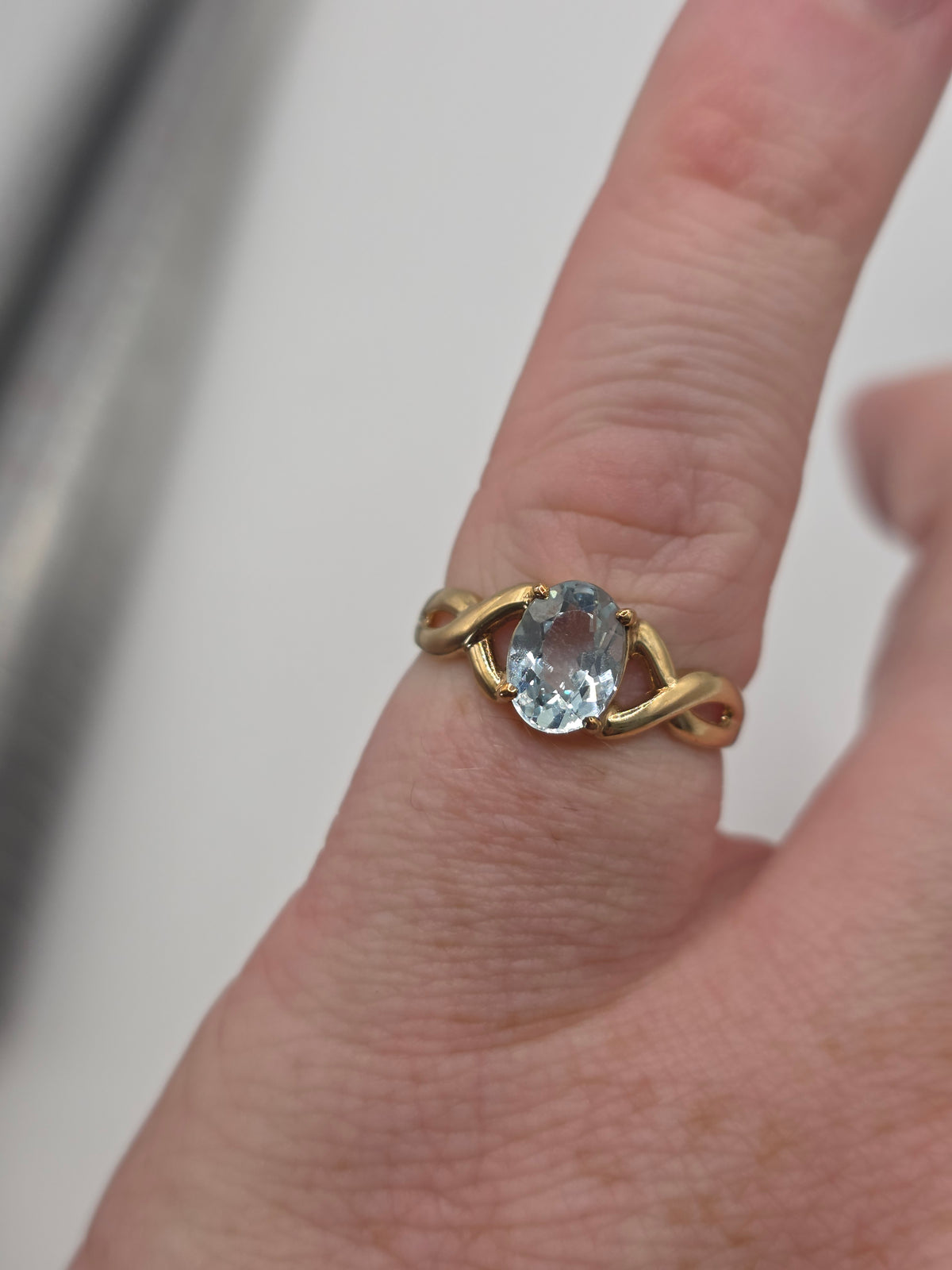 9ct gold aquamarine ring