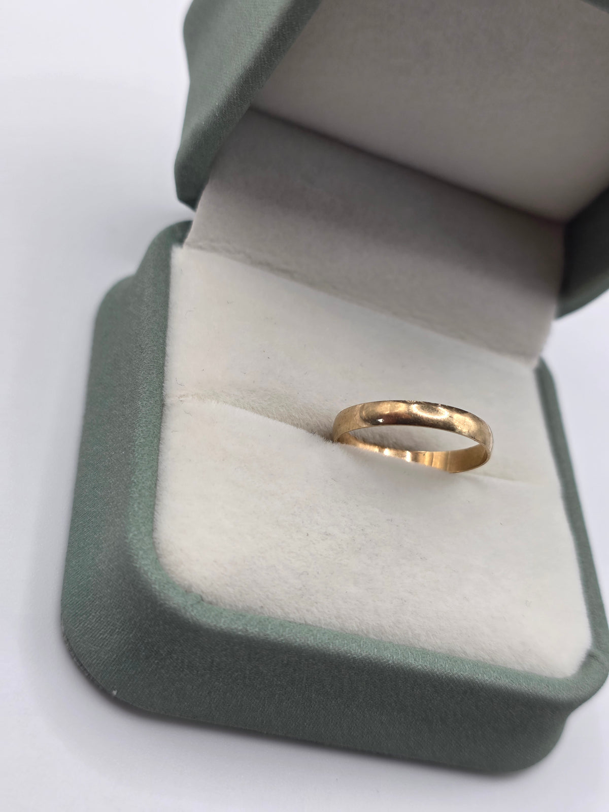 9ct gold band ring