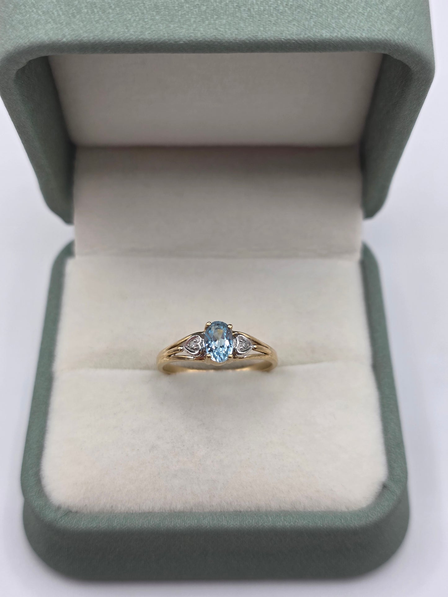 9ct gold aquamarine and diamond ring