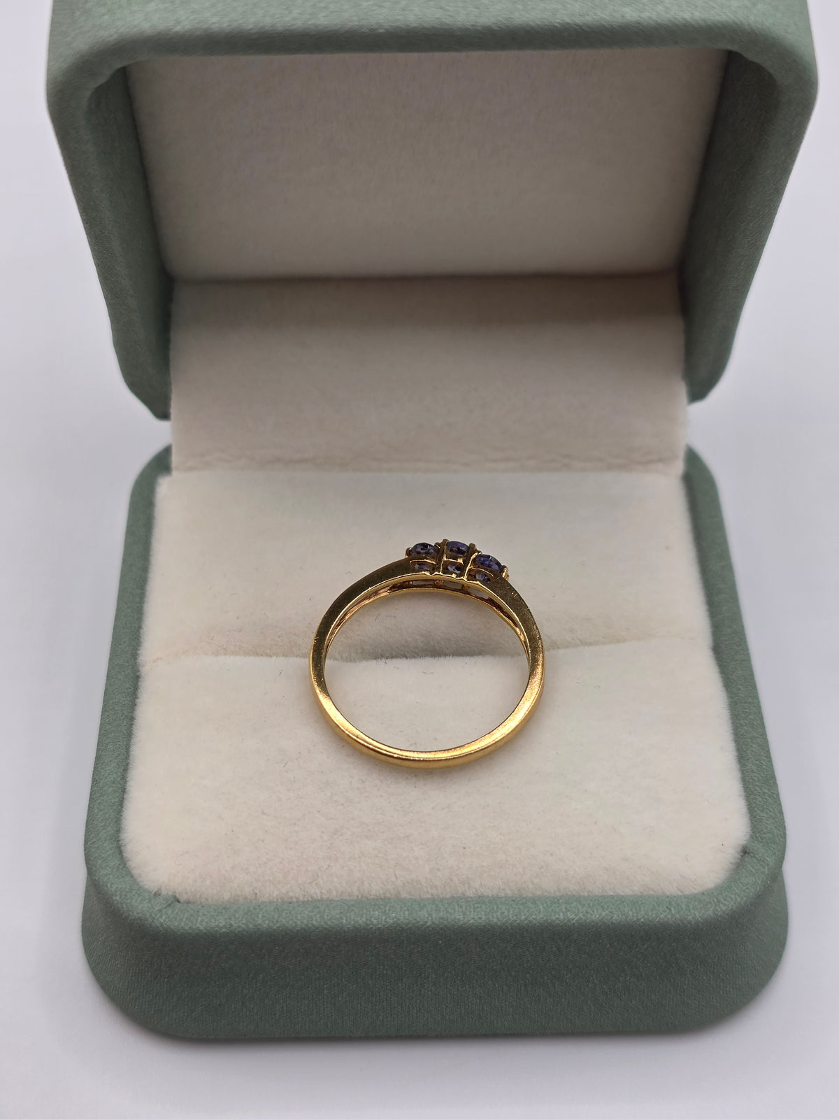 9ct gold tanzanite and diamond ring
