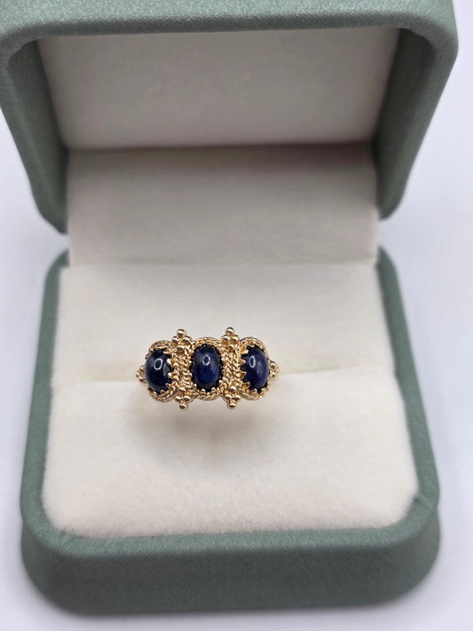 9ct gold cabachon sapphire ring