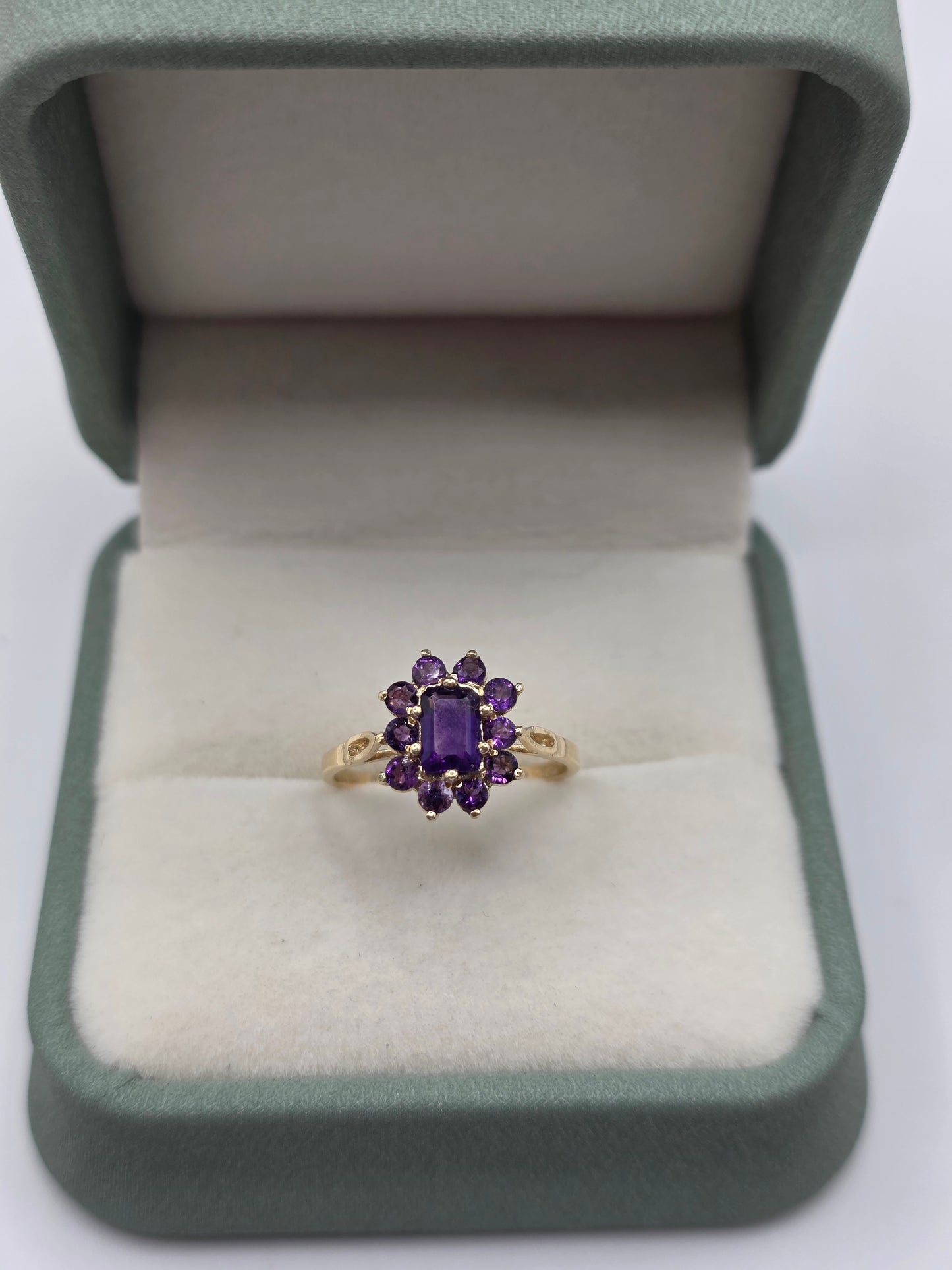 9ct gold amethyst cluster ring