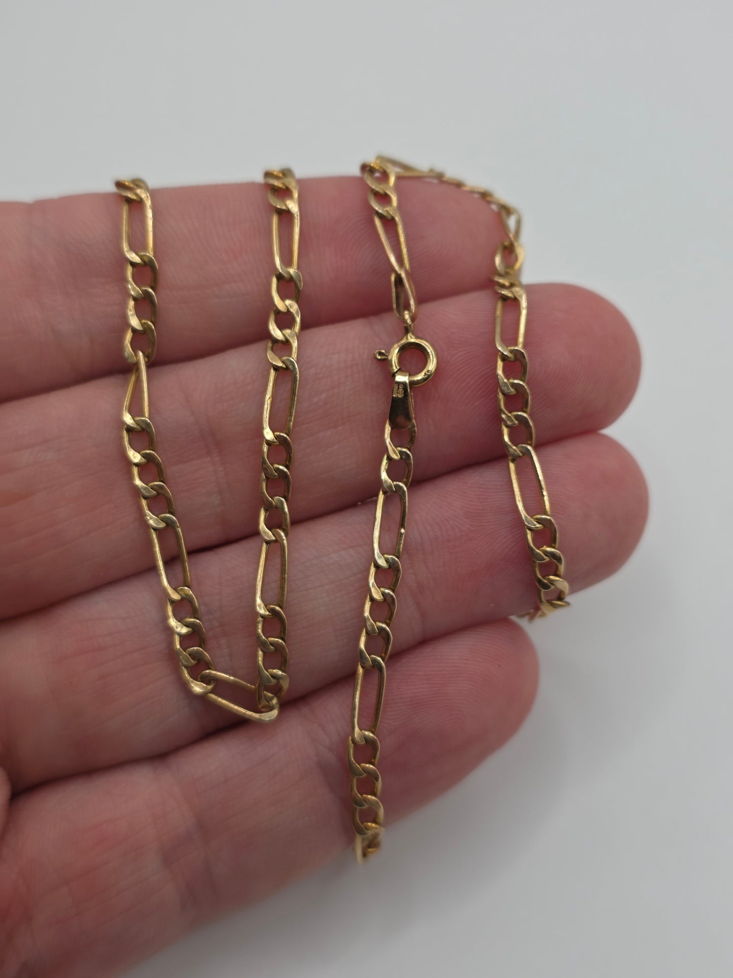 9ct gold figaro chain (85)