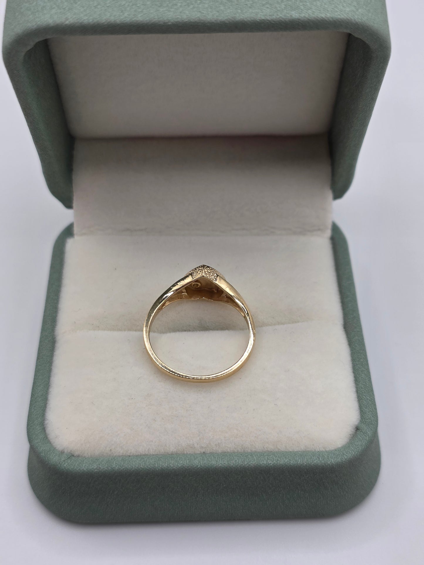 9ct gold diamond heart signet ring