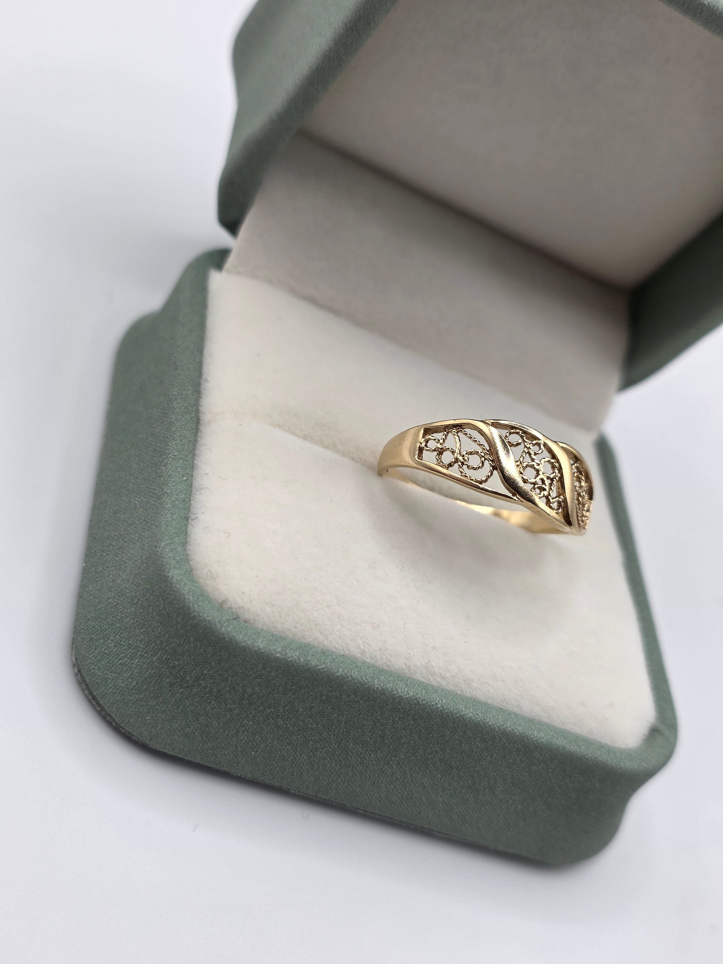 9ct gold ring
