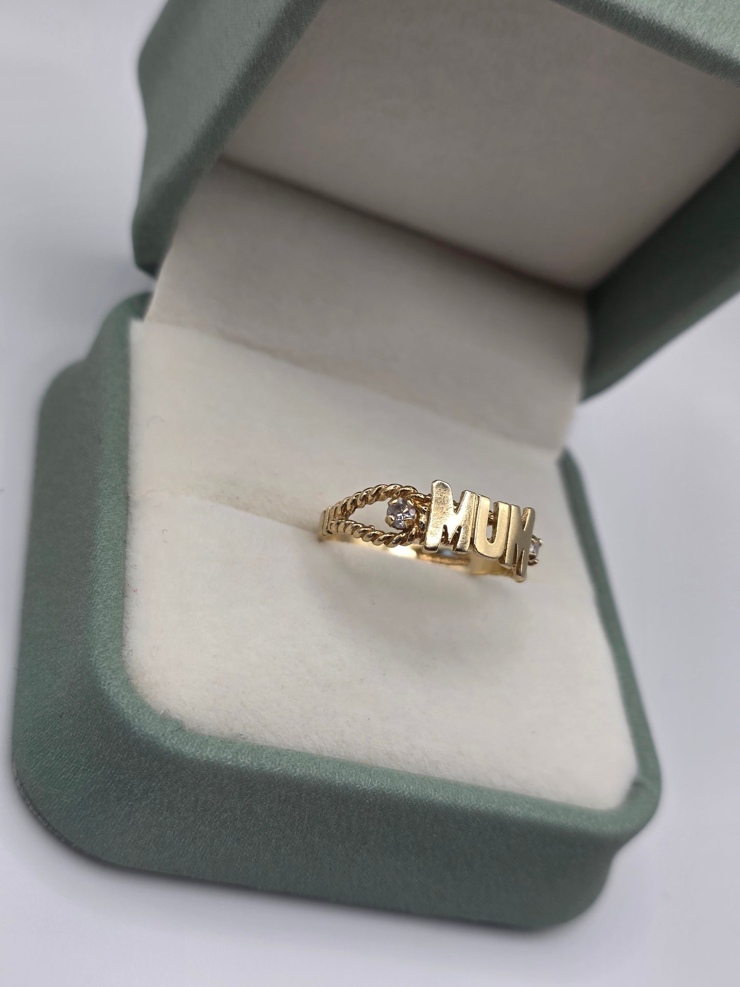 9ct gold mum cz ring