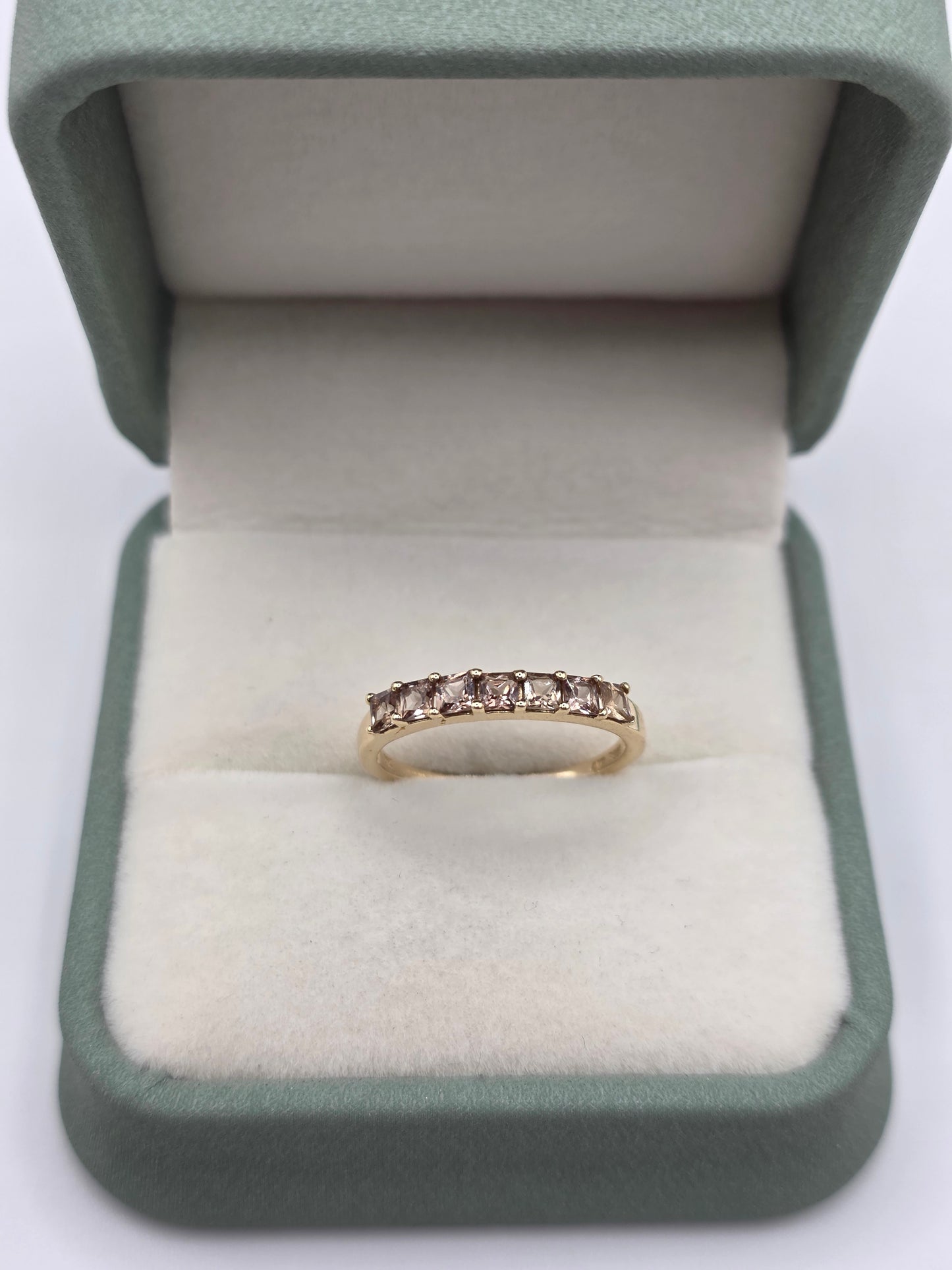 9ct gold quartz ring
