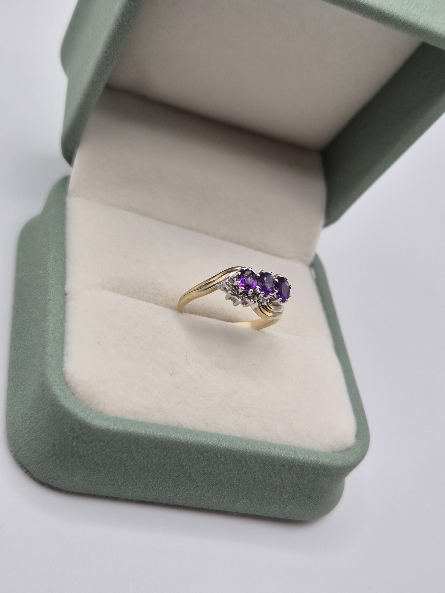 9ct gold amethysy and diamond ring