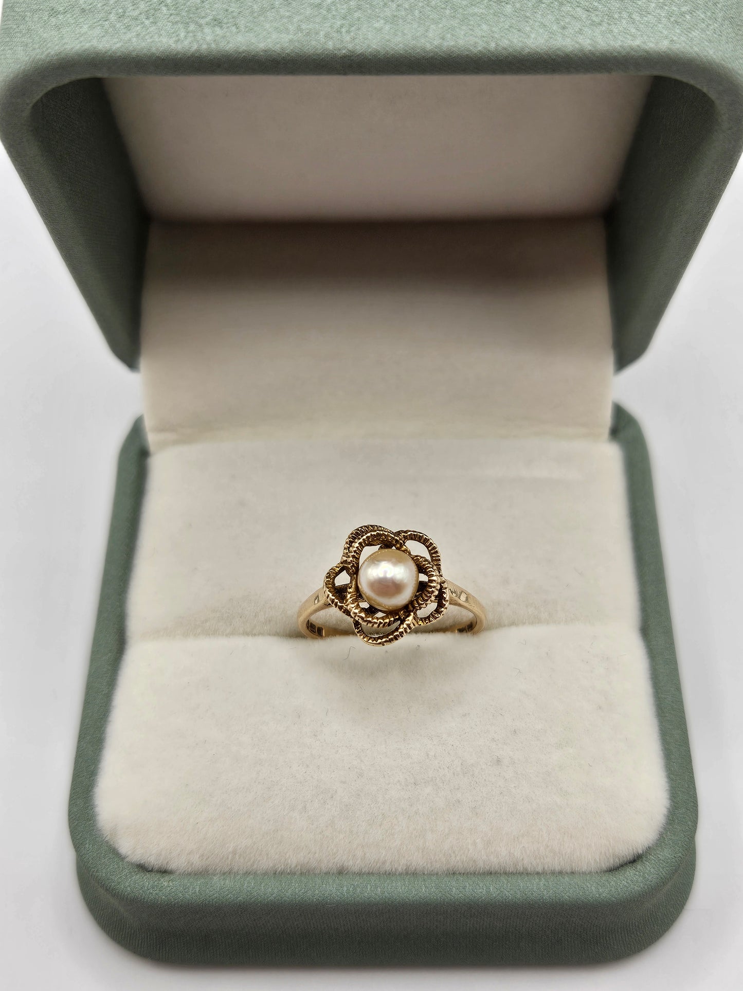 Vintage 9ct gold pearl ring