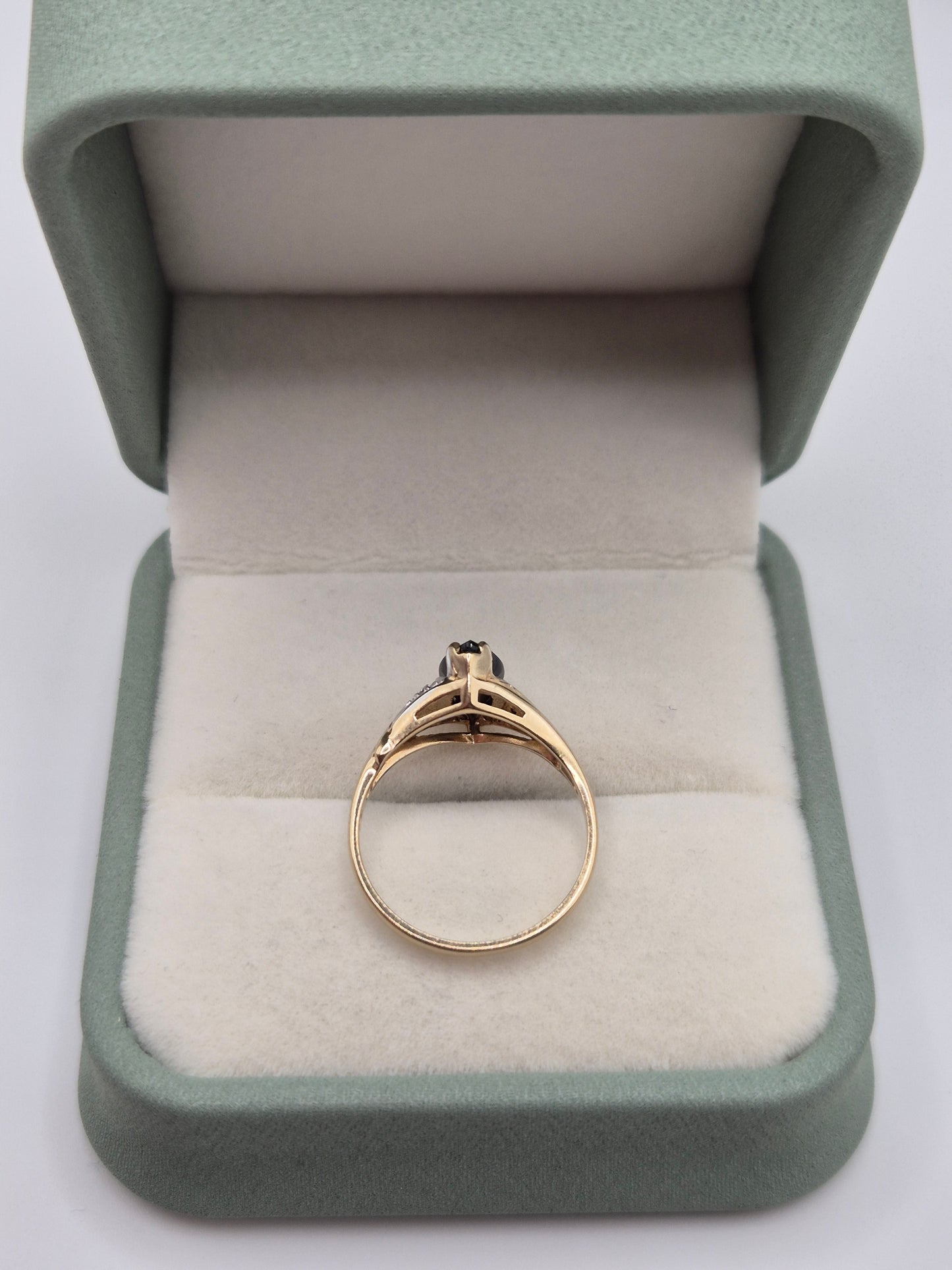 9ct gold sapphire and diamond ring